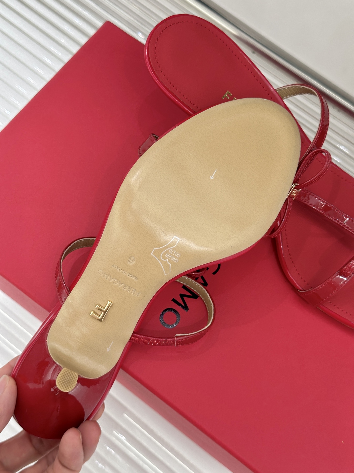 Ferragamo/菲拉格慕26WF新品T字带蝴蝶结高跟拖鞋续写Vara蝴蝶结的浪漫传奇将意式优雅凝于步