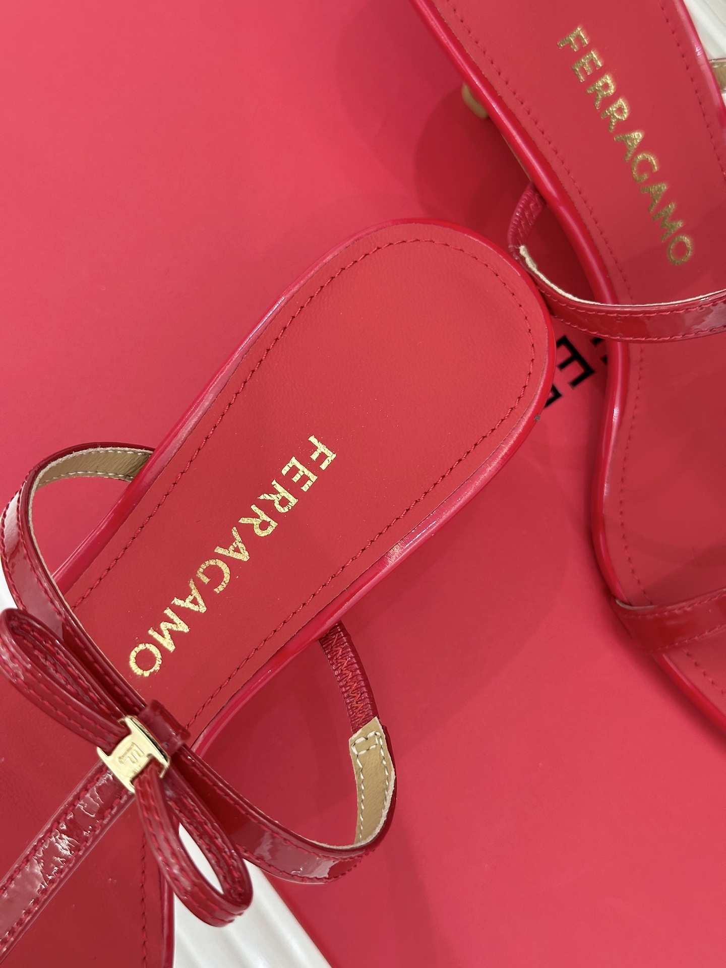 Ferragamo/菲拉格慕26WF新品T字带蝴蝶结高跟拖鞋续写Vara蝴蝶结的浪漫传奇将意式优雅凝于步