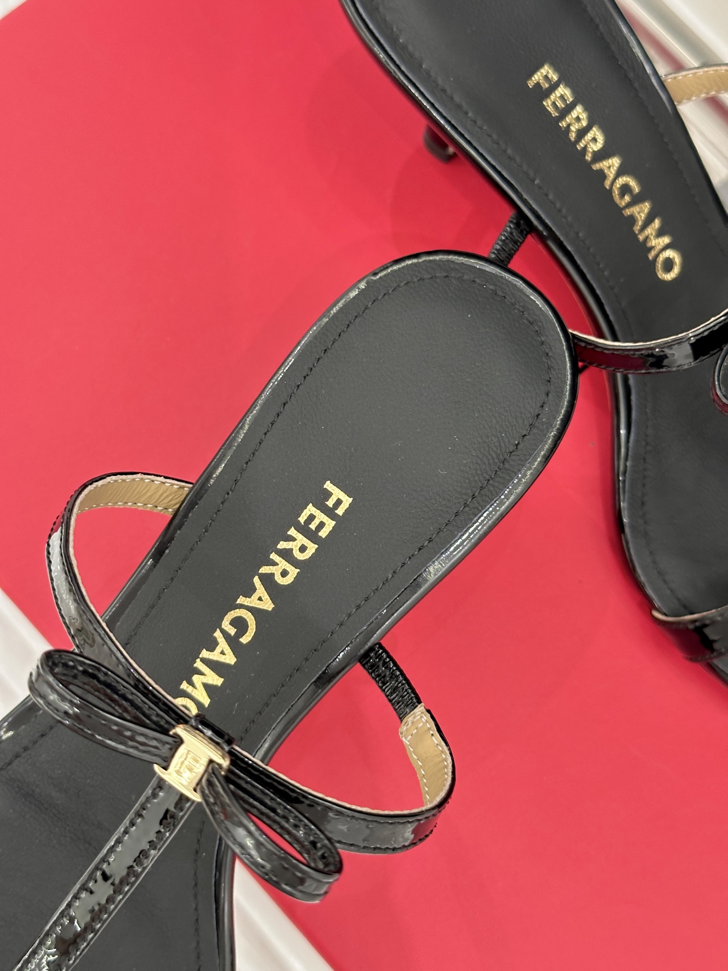 Ferragamo/菲拉格慕26WF新品T字带蝴蝶结高跟拖鞋续写Vara蝴蝶结的浪漫传奇将意式优雅凝于步