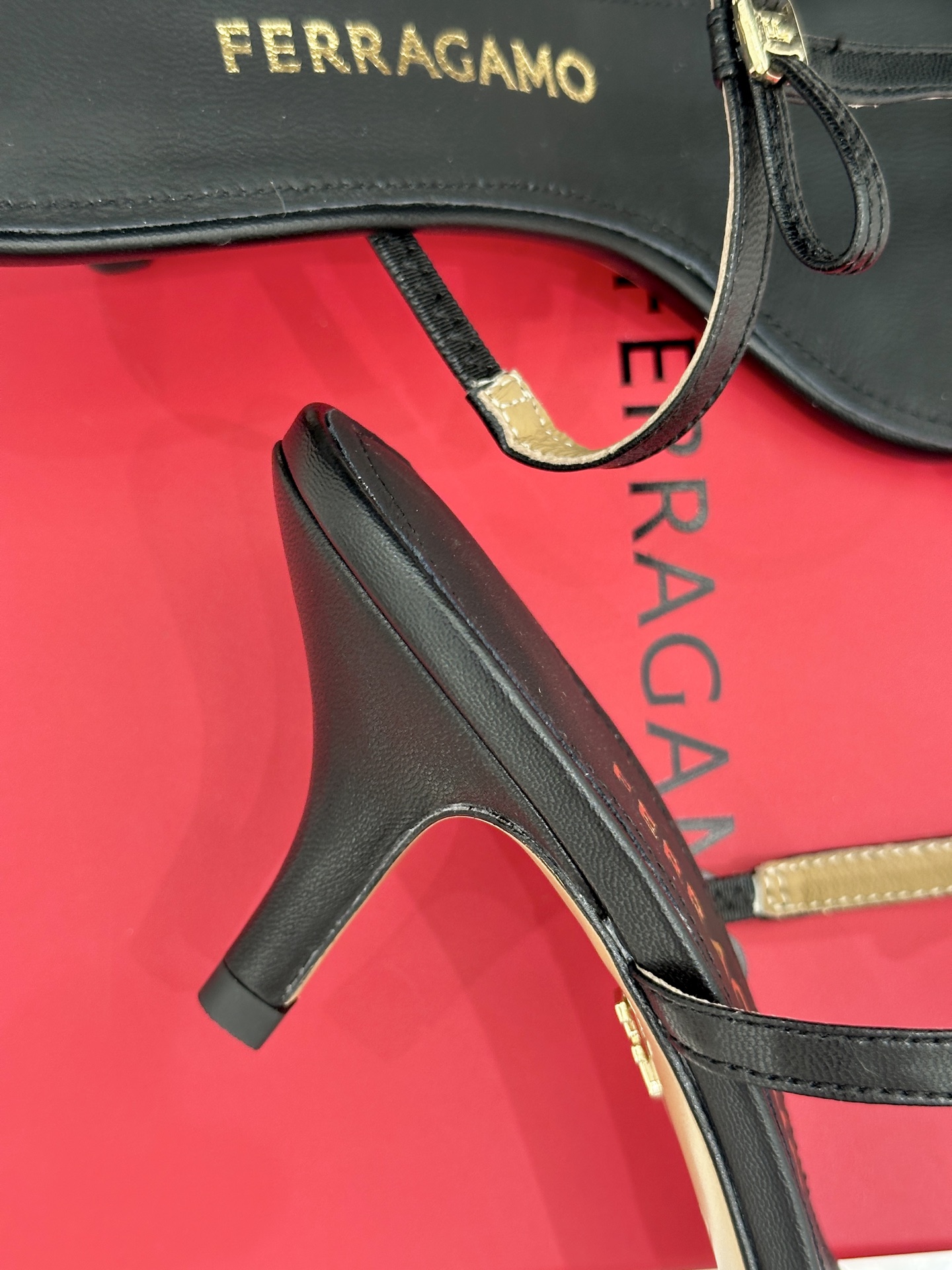 Ferragamo/菲拉格慕26WF新品T字带蝴蝶结高跟拖鞋续写Vara蝴蝶结的浪漫传奇将意式优雅凝于步
