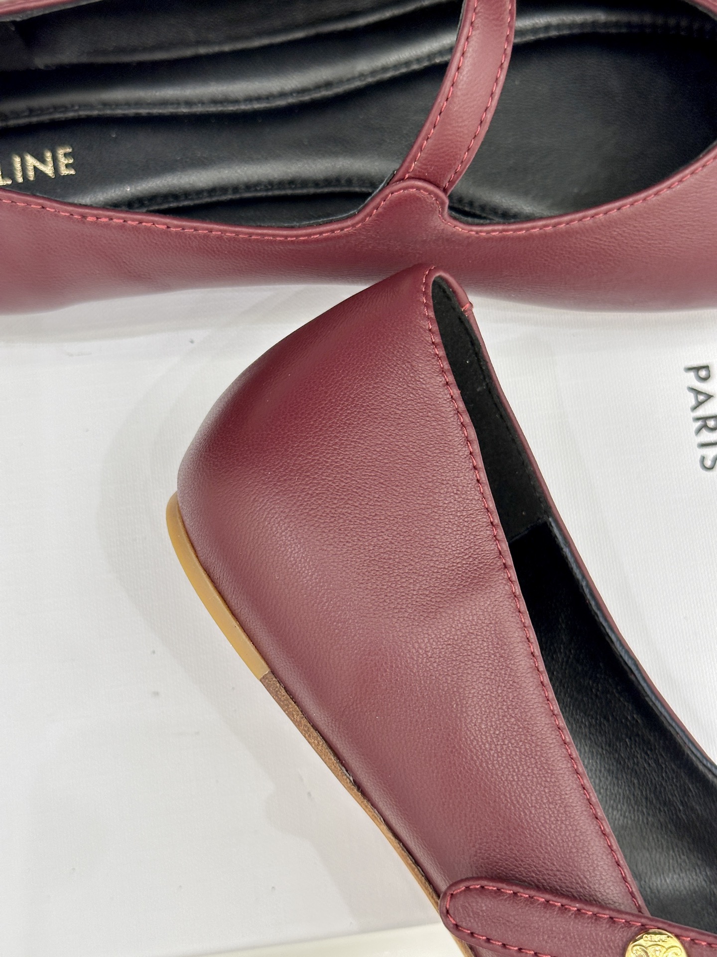 Celine/赛琳26WF新品凯旋门一字带圆头平底玛丽珍鞋将法式极简与复古美学融于一体演绎老钱风松弛优雅