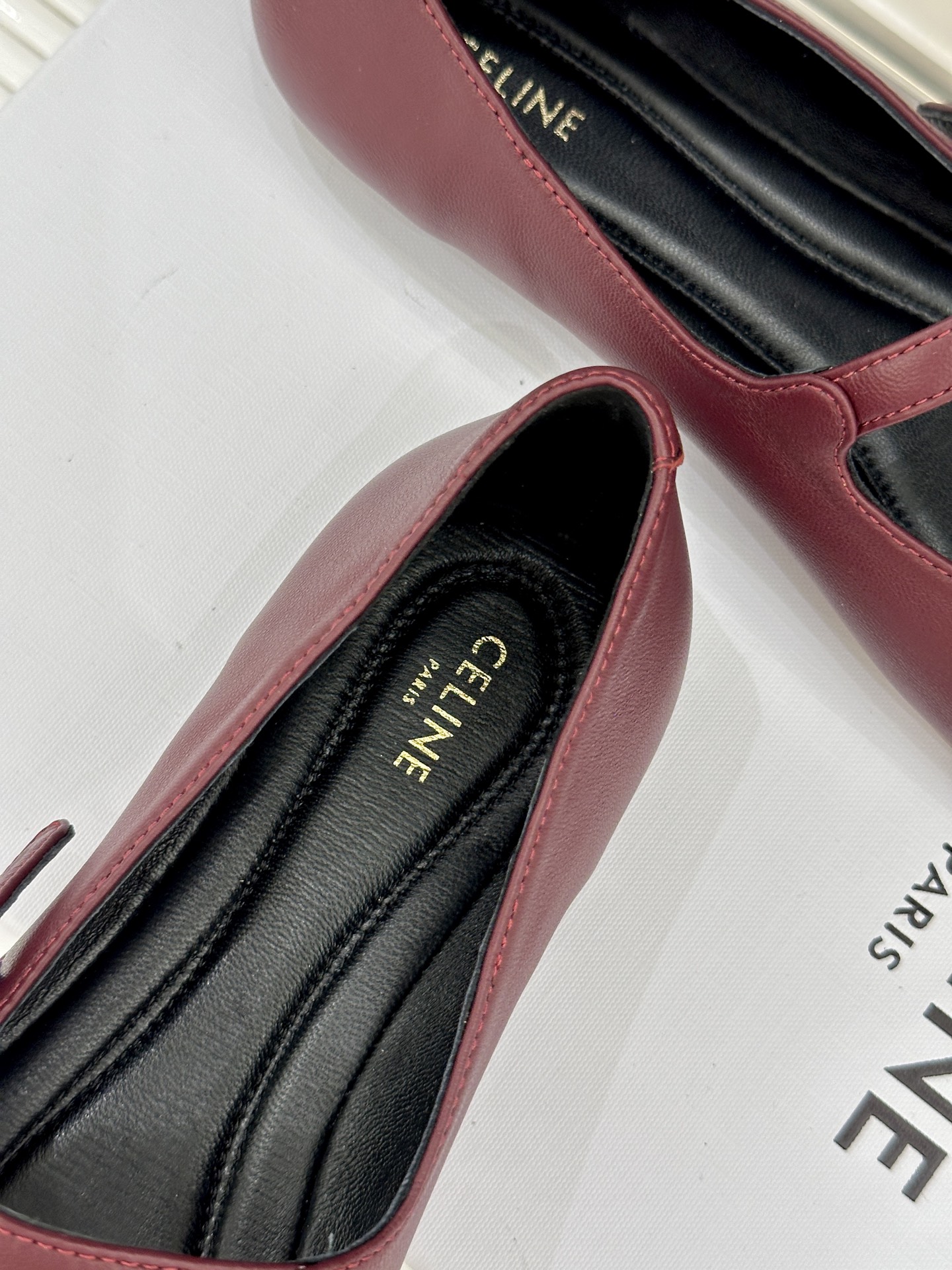 Celine/赛琳26WF新品凯旋门一字带圆头平底玛丽珍鞋将法式极简与复古美学融于一体演绎老钱风松弛优雅