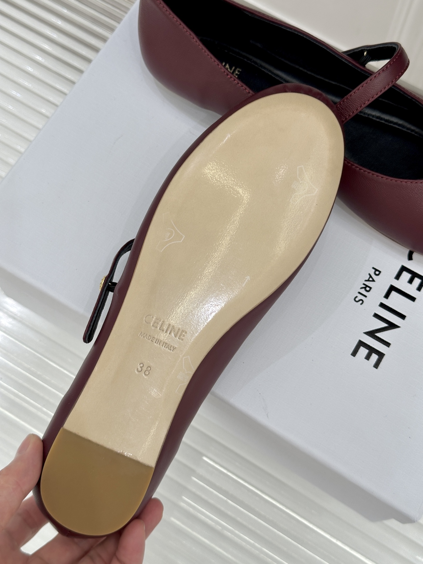 Celine/赛琳26WF新品凯旋门一字带圆头平底玛丽珍鞋将法式极简与复古美学融于一体演绎老钱风松弛优雅
