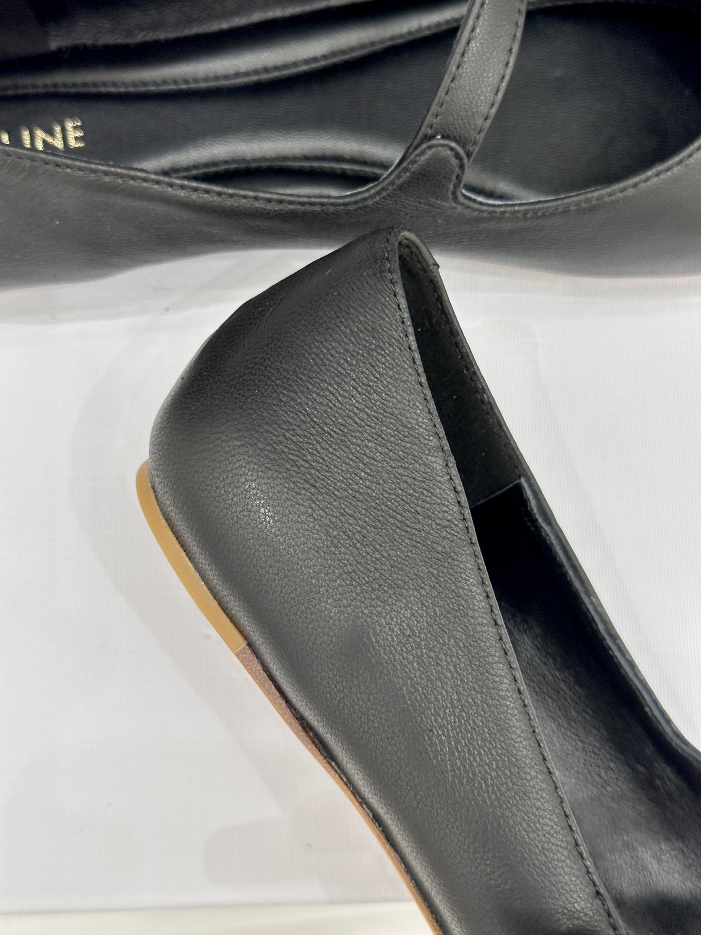 Celine/赛琳26WF新品凯旋门一字带圆头平底玛丽珍鞋将法式极简与复古美学融于一体演绎老钱风松弛优雅