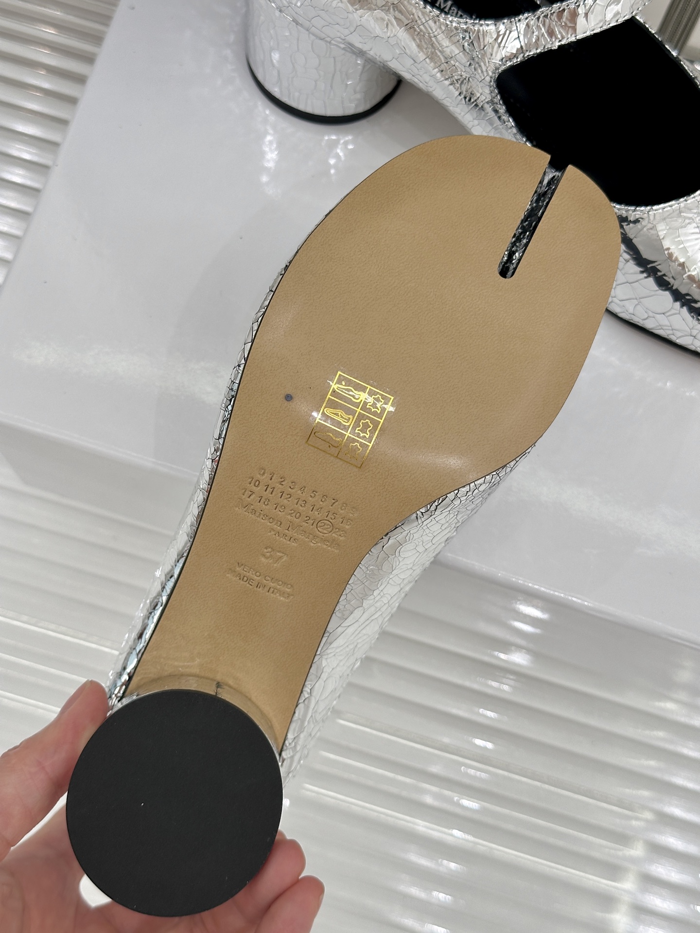 MaisonMargiela｜MM6马吉拉26WF新品分趾粗跟玛丽珍鞋标志性分趾鞋头搭配利落穆勒拖型一脚