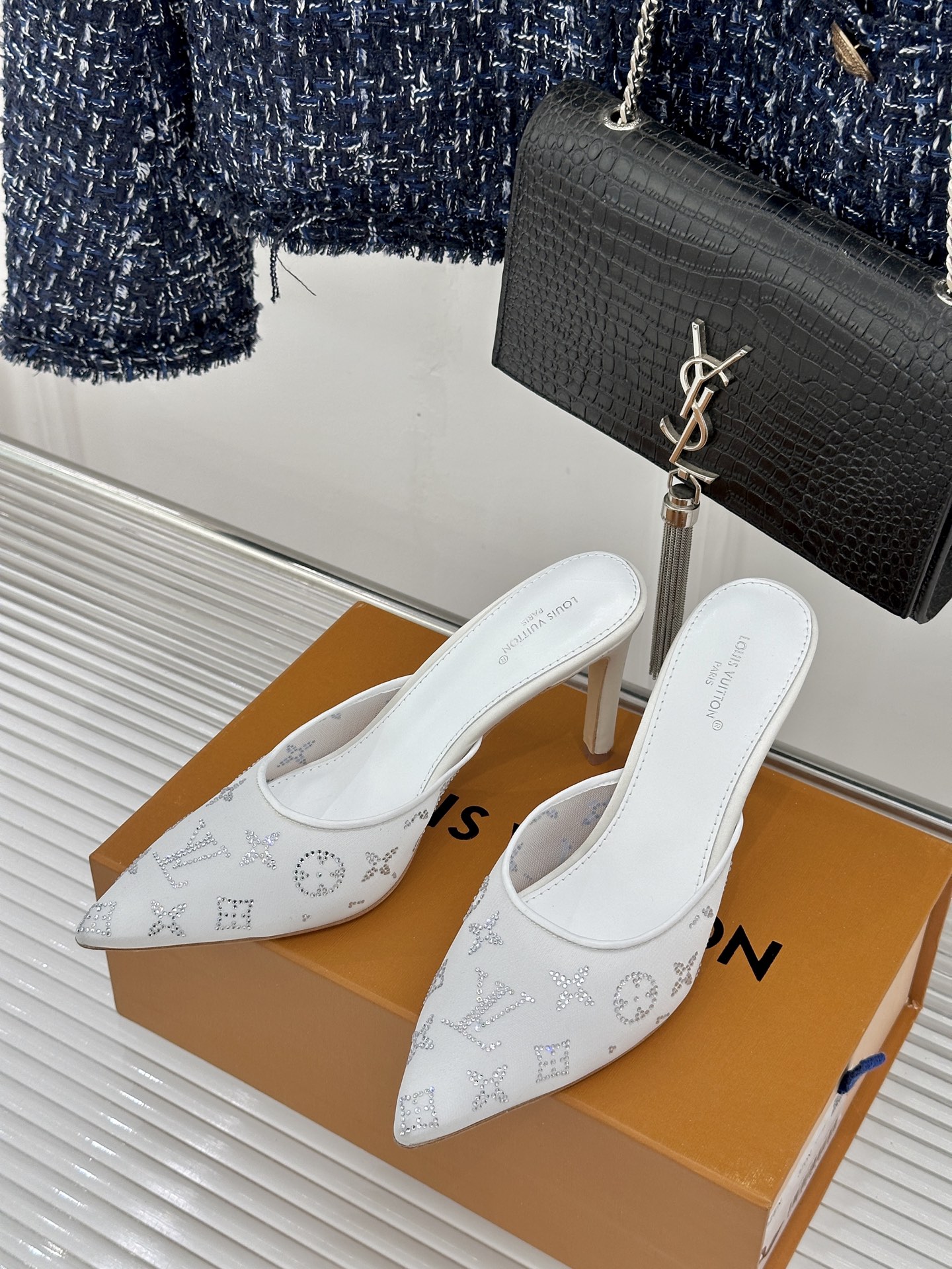 Louis Vuitton L*V驴牌 水钻网纱尖头凉鞋拖鞋