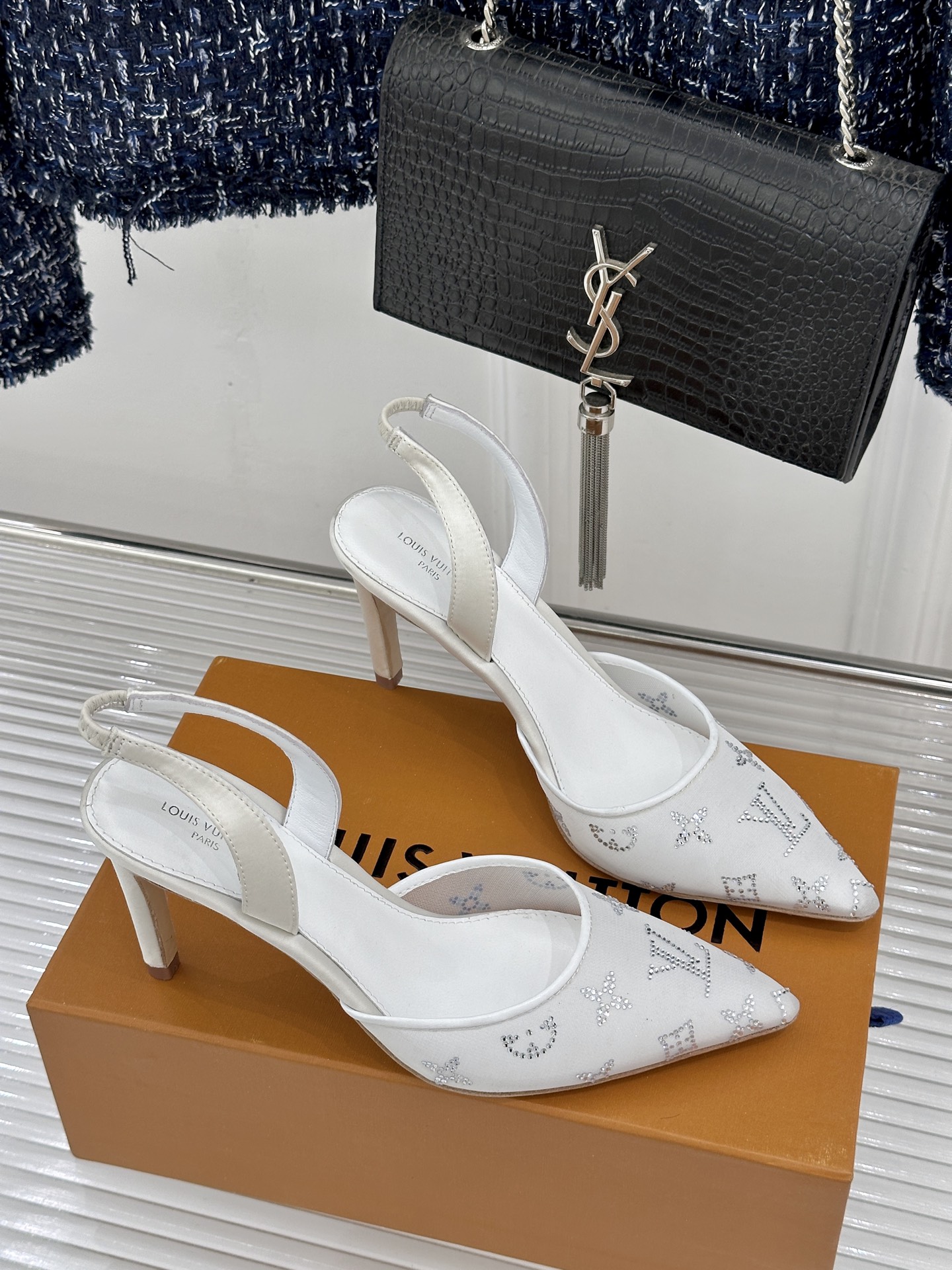 Louis Vuitton L*V驴牌 水钻网纱尖头凉鞋拖鞋