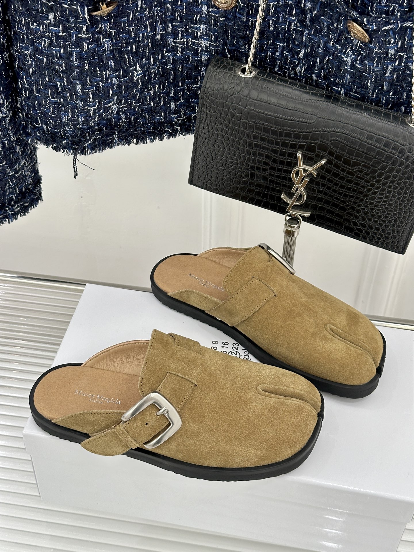 MaisonMargiela｜MM6马吉拉26WF新品金属扣包头勃肯半拖极简叙事   藏先锋锋芒。精选细
