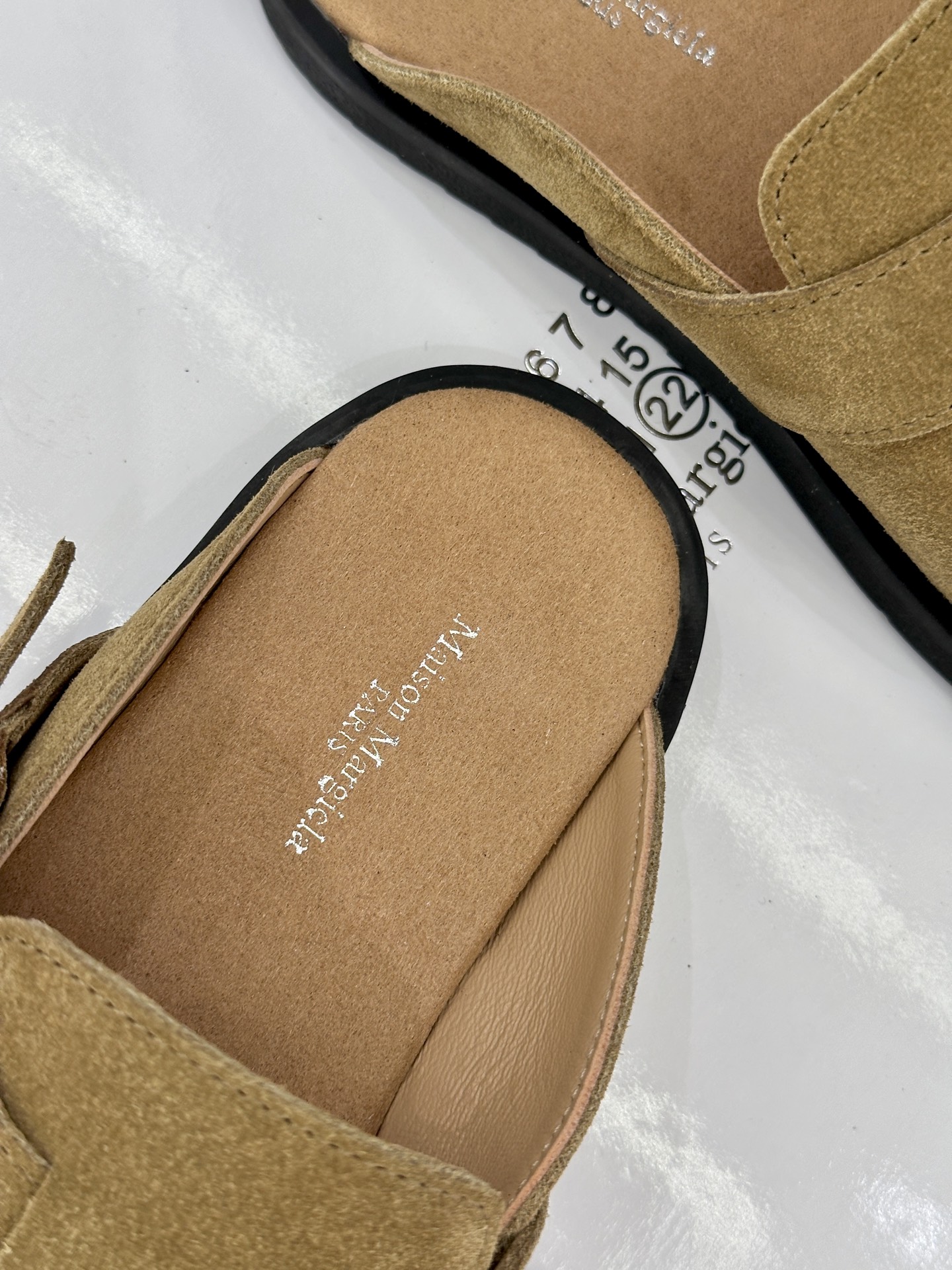 MaisonMargiela｜MM6马吉拉26WF新品金属扣包头勃肯半拖极简叙事   藏先锋锋芒。精选细