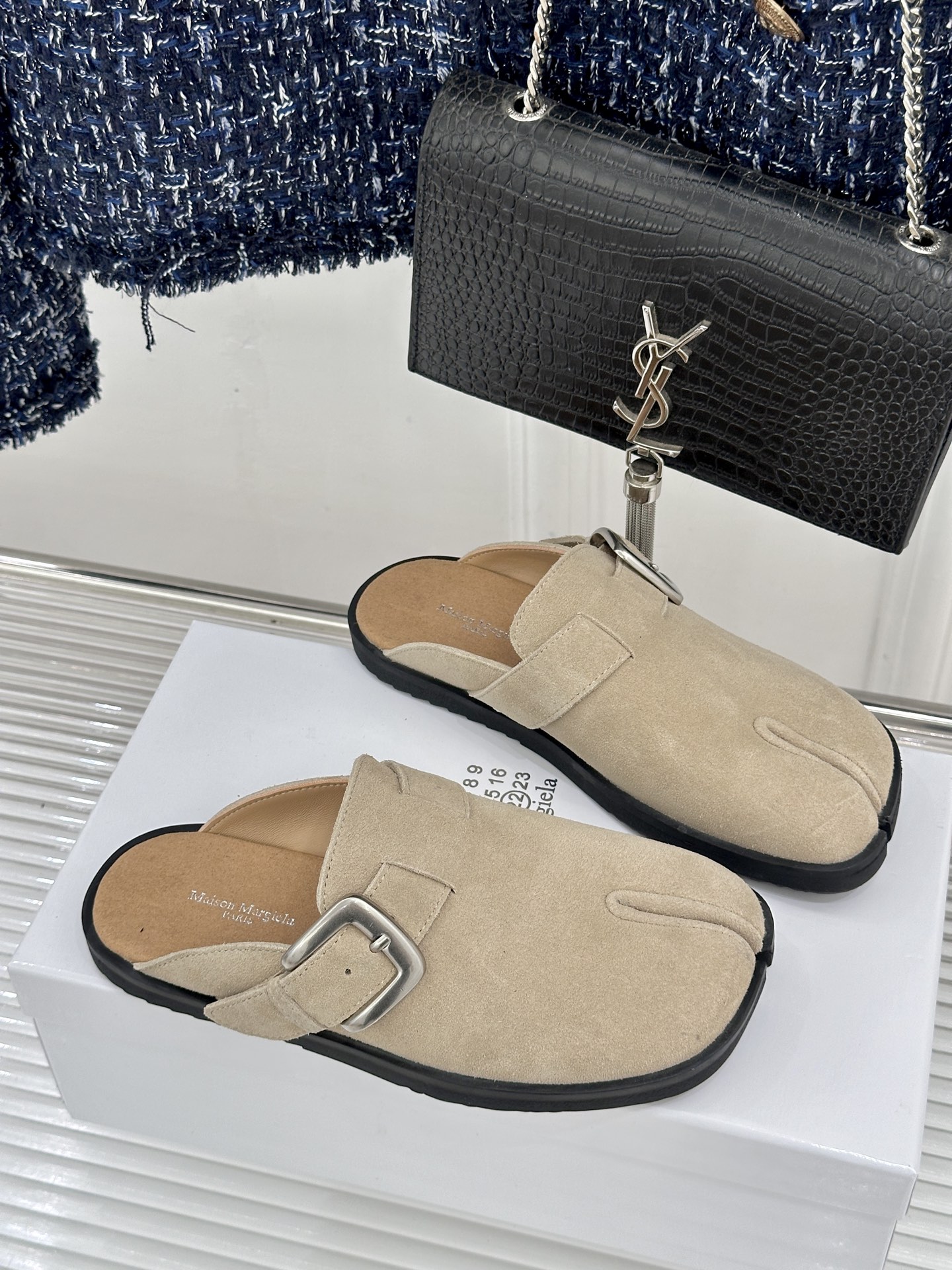 MaisonMargiela｜MM6马吉拉26WF新品金属扣包头勃肯半拖极简叙事   藏先锋锋芒。精选细