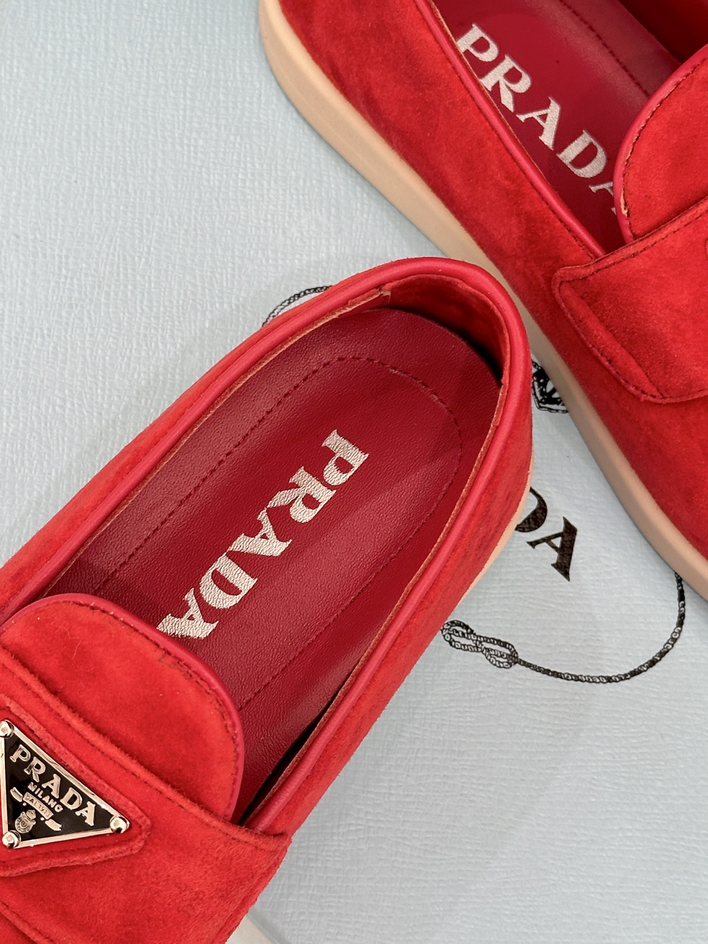 Prada/普拉达26WF新品复古老钱风三角标情侣款乐福鞋意式奢雅与现代休闲的完美融合情侣同款定格低调高