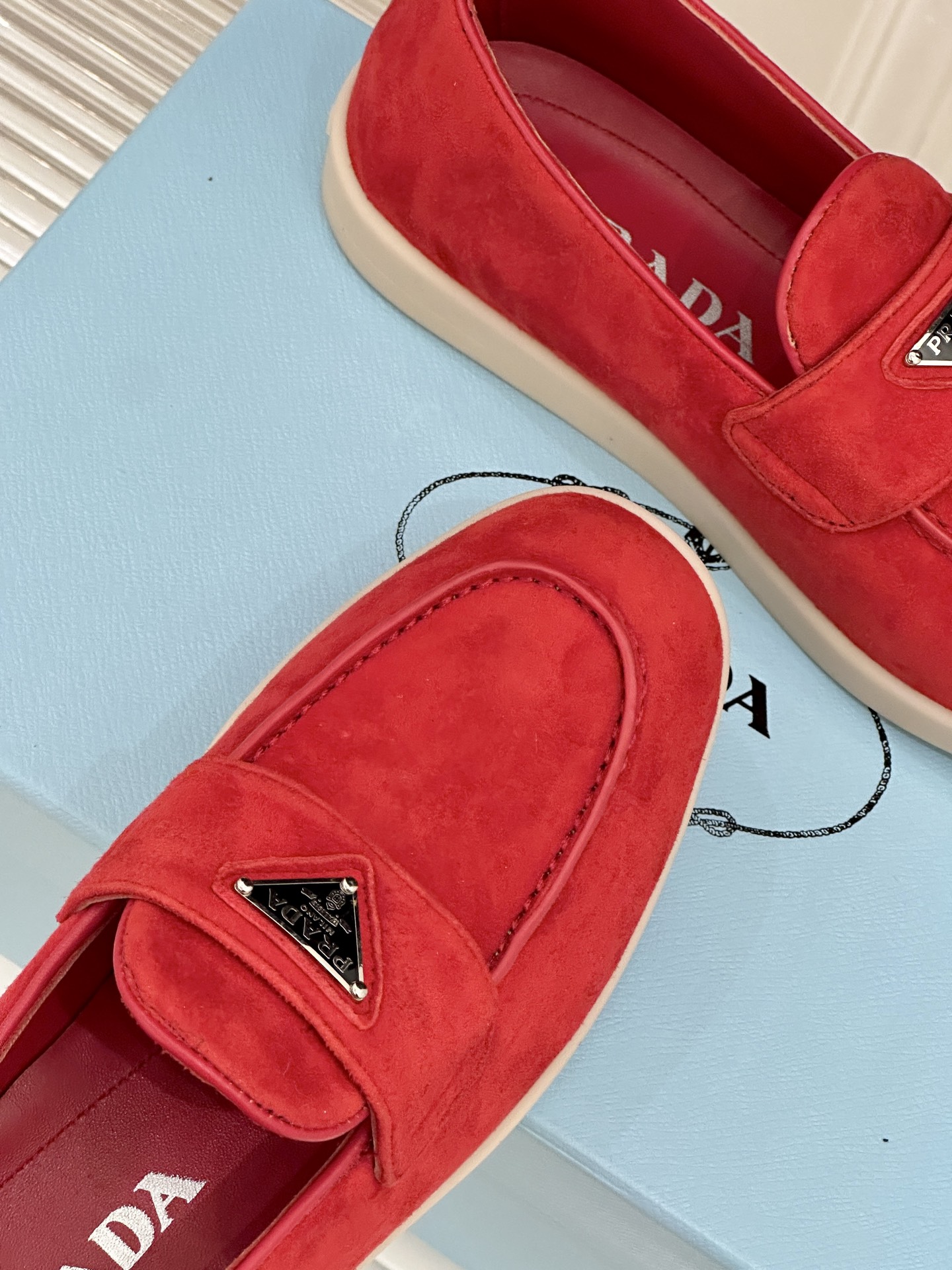 Prada/普拉达26WF新品复古老钱风三角标情侣款乐福鞋意式奢雅与现代休闲的完美融合情侣同款定格低调高