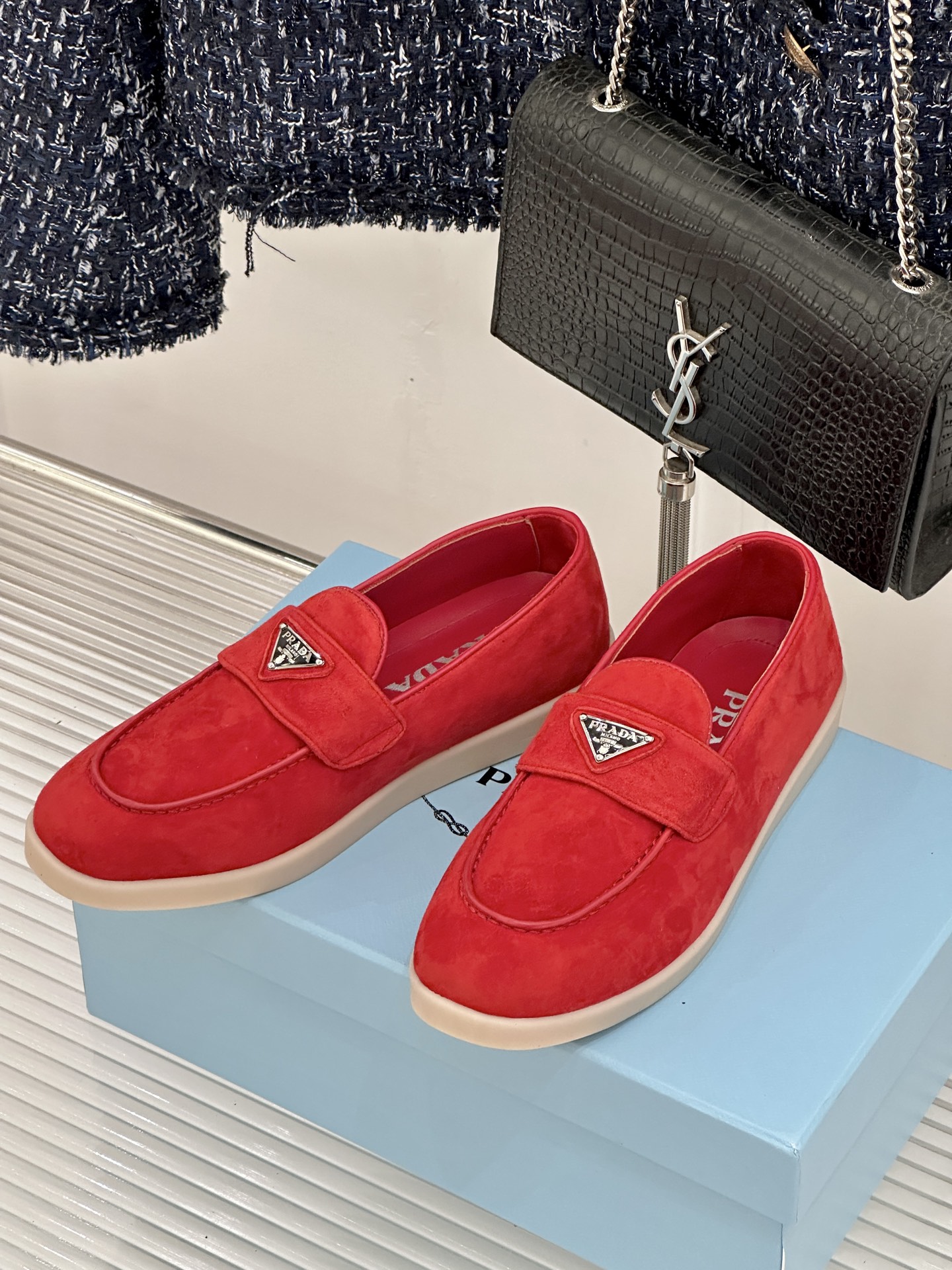 Prada/普拉达26WF新品复古老钱风三角标情侣款乐福鞋意式奢雅与现代休闲的完美融合情侣同款定格低调高