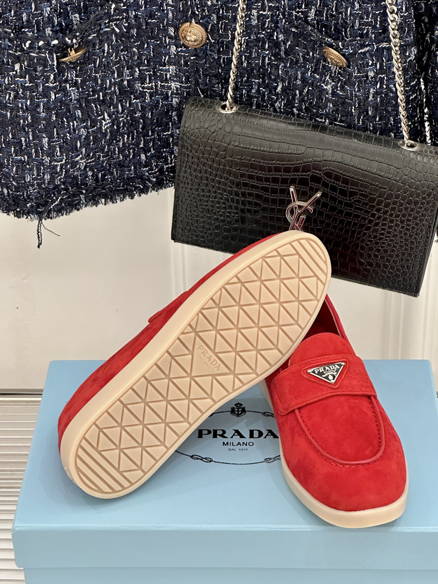 Prada/普拉达26WF新品复古老钱风三角标情侣款乐福鞋意式奢雅与现代休闲的完美融合情侣同款定格低调高