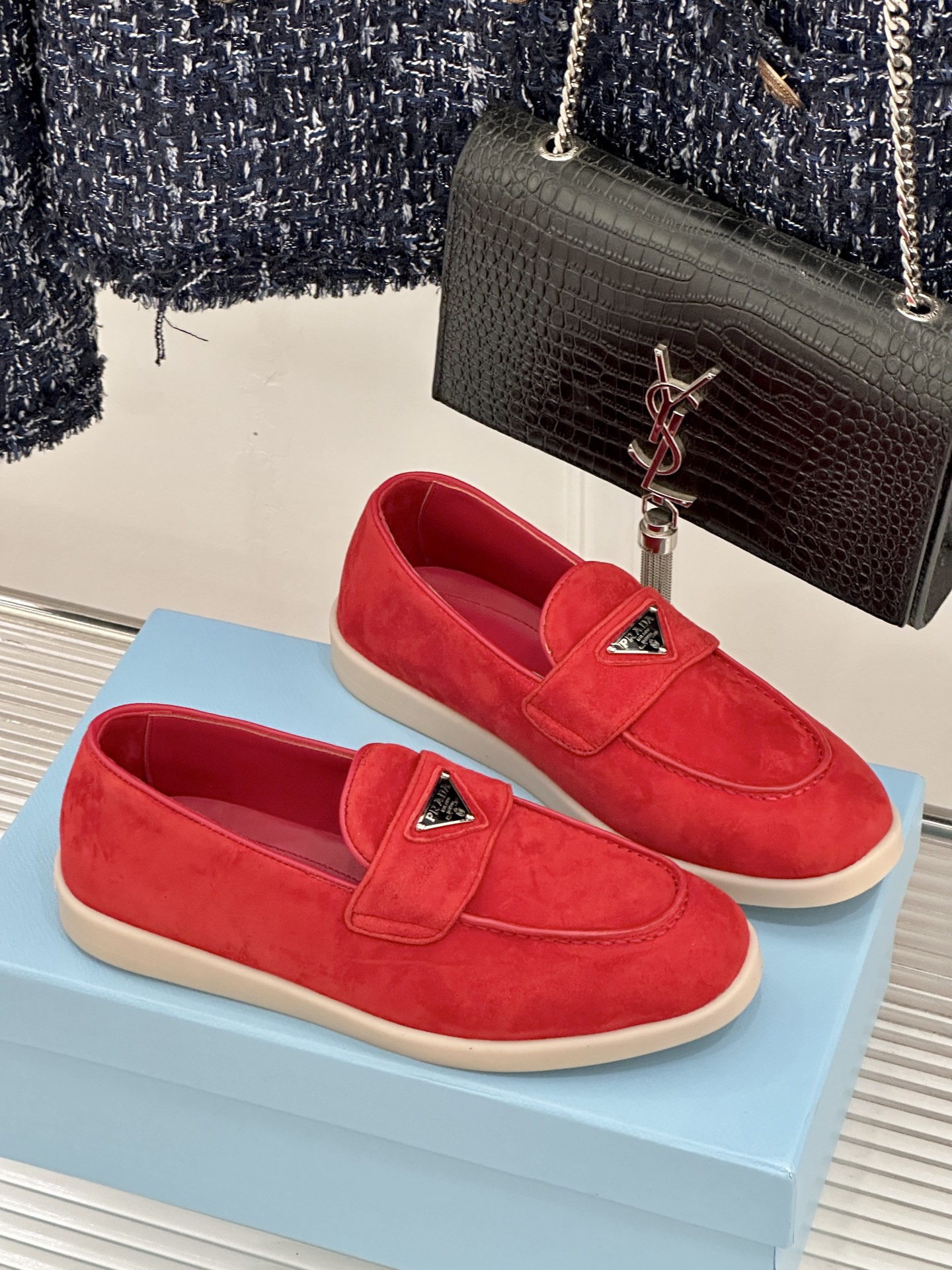 Prada/普拉达26WF新品复古老钱风三角标情侣款乐福鞋意式奢雅与现代休闲的完美融合情侣同款定格低调高