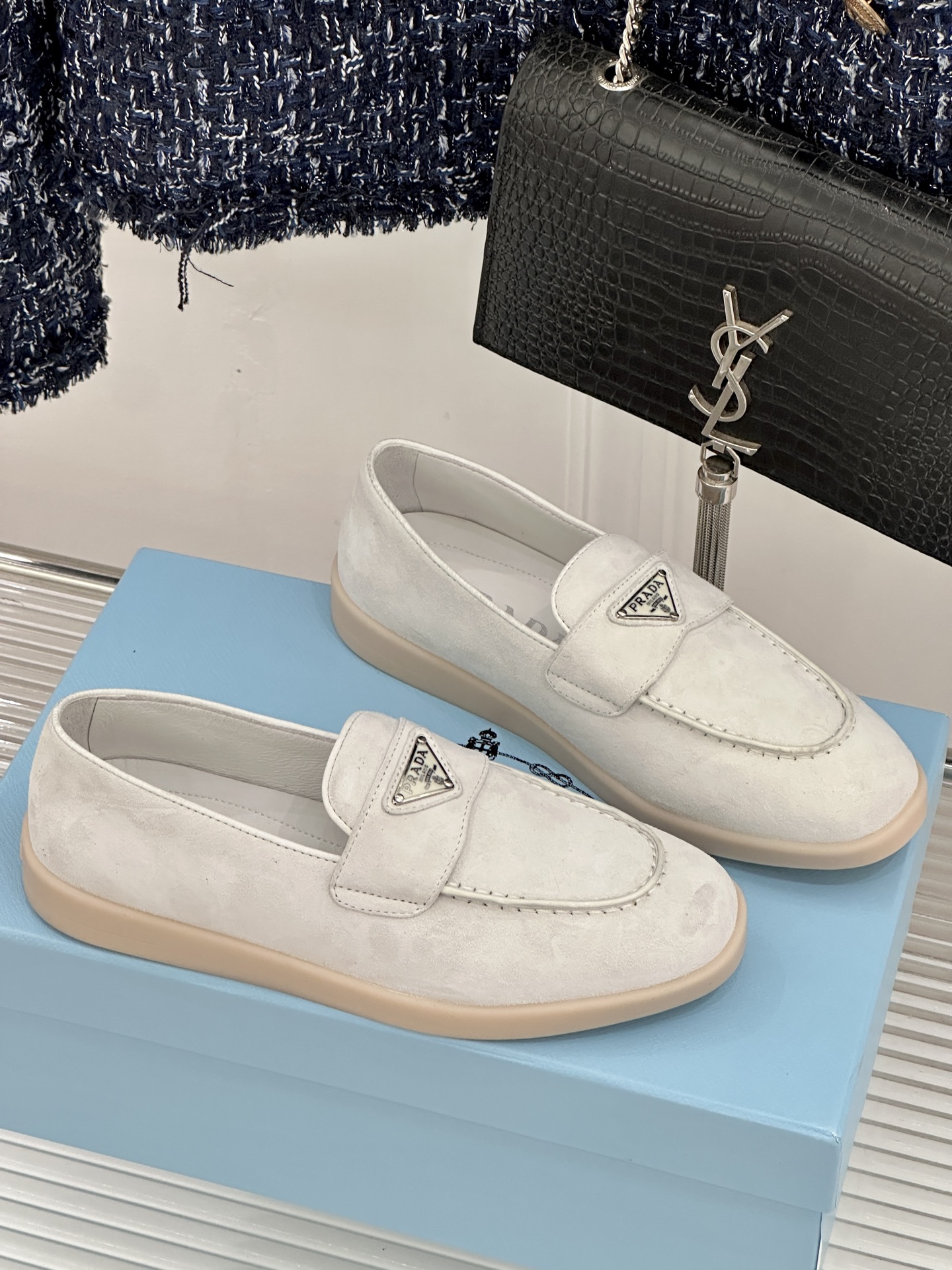 Prada/普拉达26WF新品复古老钱风三角标情侣款乐福鞋意式奢雅与现代休闲的完美融合情侣同款定格低调高