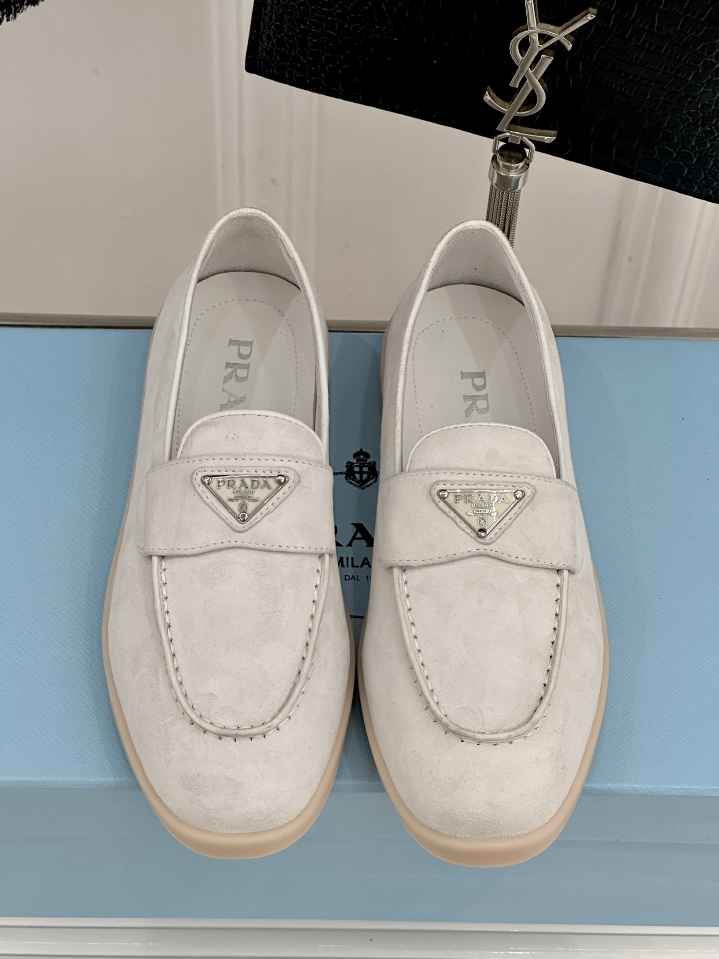 Prada/普拉达26WF新品复古老钱风三角标情侣款乐福鞋意式奢雅与现代休闲的完美融合情侣同款定格低调高