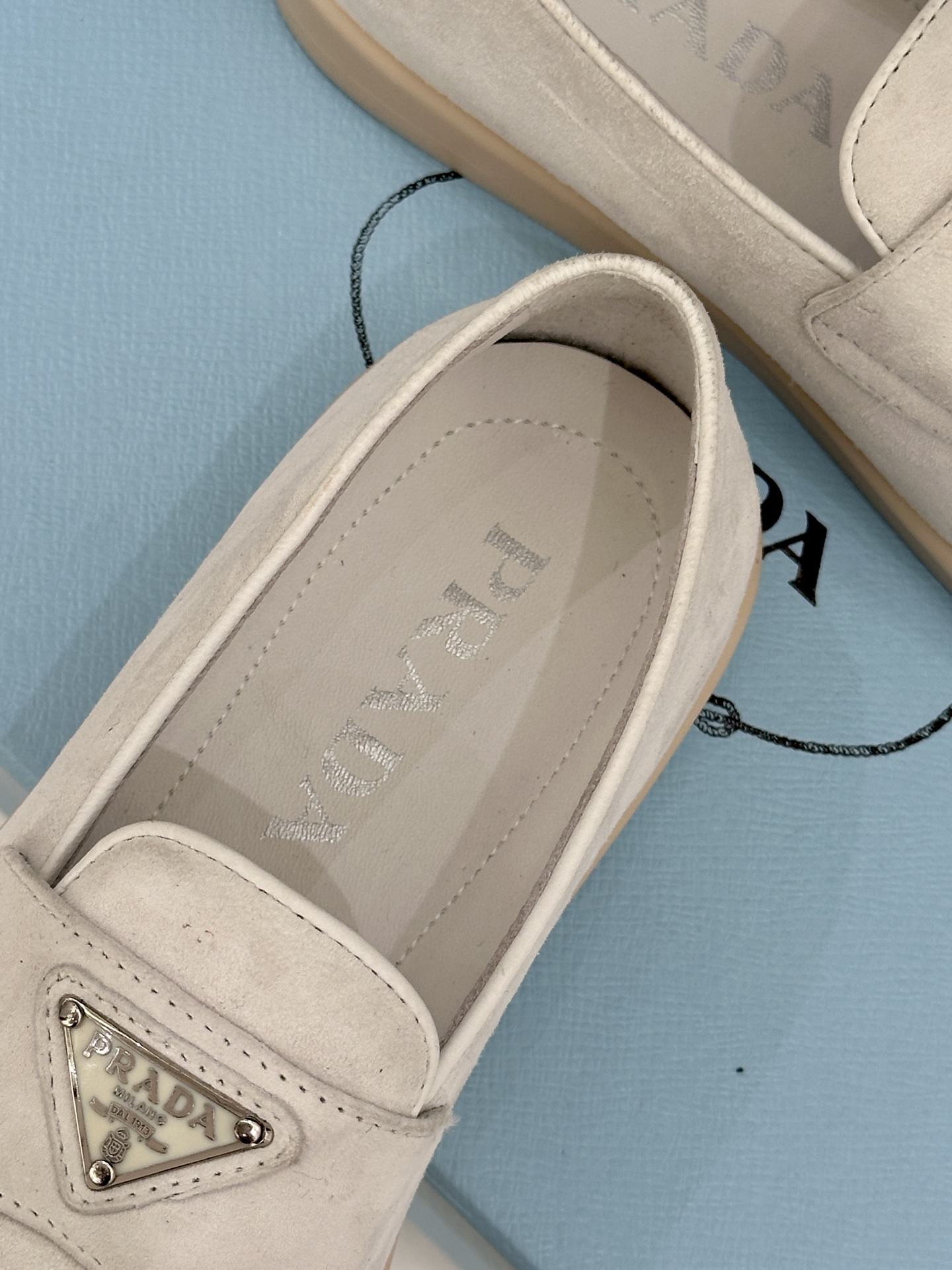 Prada/普拉达26WF新品复古老钱风三角标情侣款乐福鞋意式奢雅与现代休闲的完美融合情侣同款定格低调高