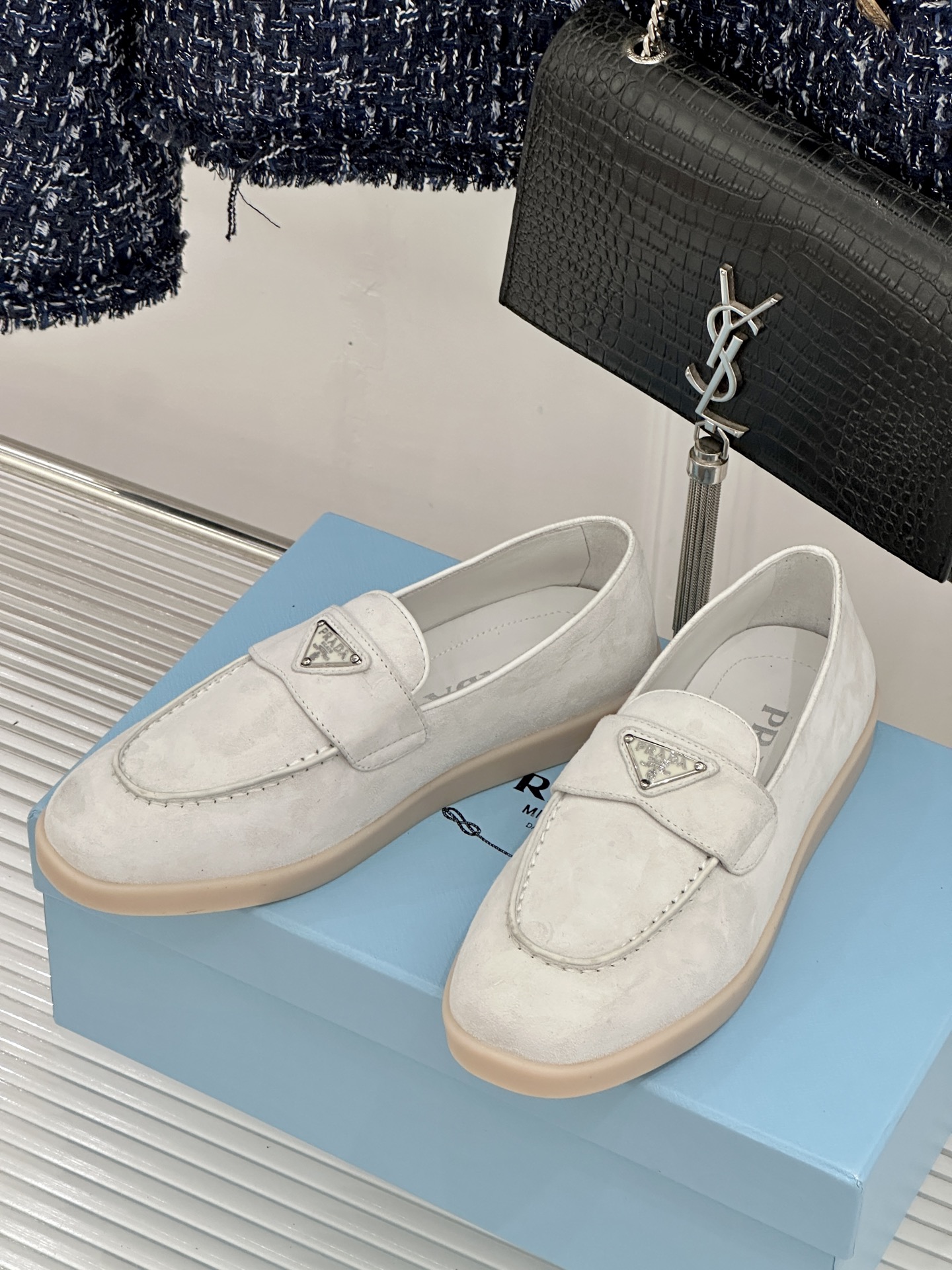 Prada/普拉达26WF新品复古老钱风三角标情侣款乐福鞋意式奢雅与现代休闲的完美融合情侣同款定格低调高