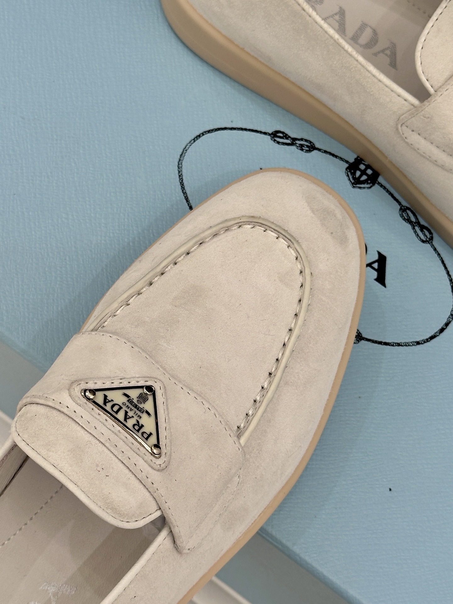 Prada/普拉达26WF新品复古老钱风三角标情侣款乐福鞋意式奢雅与现代休闲的完美融合情侣同款定格低调高