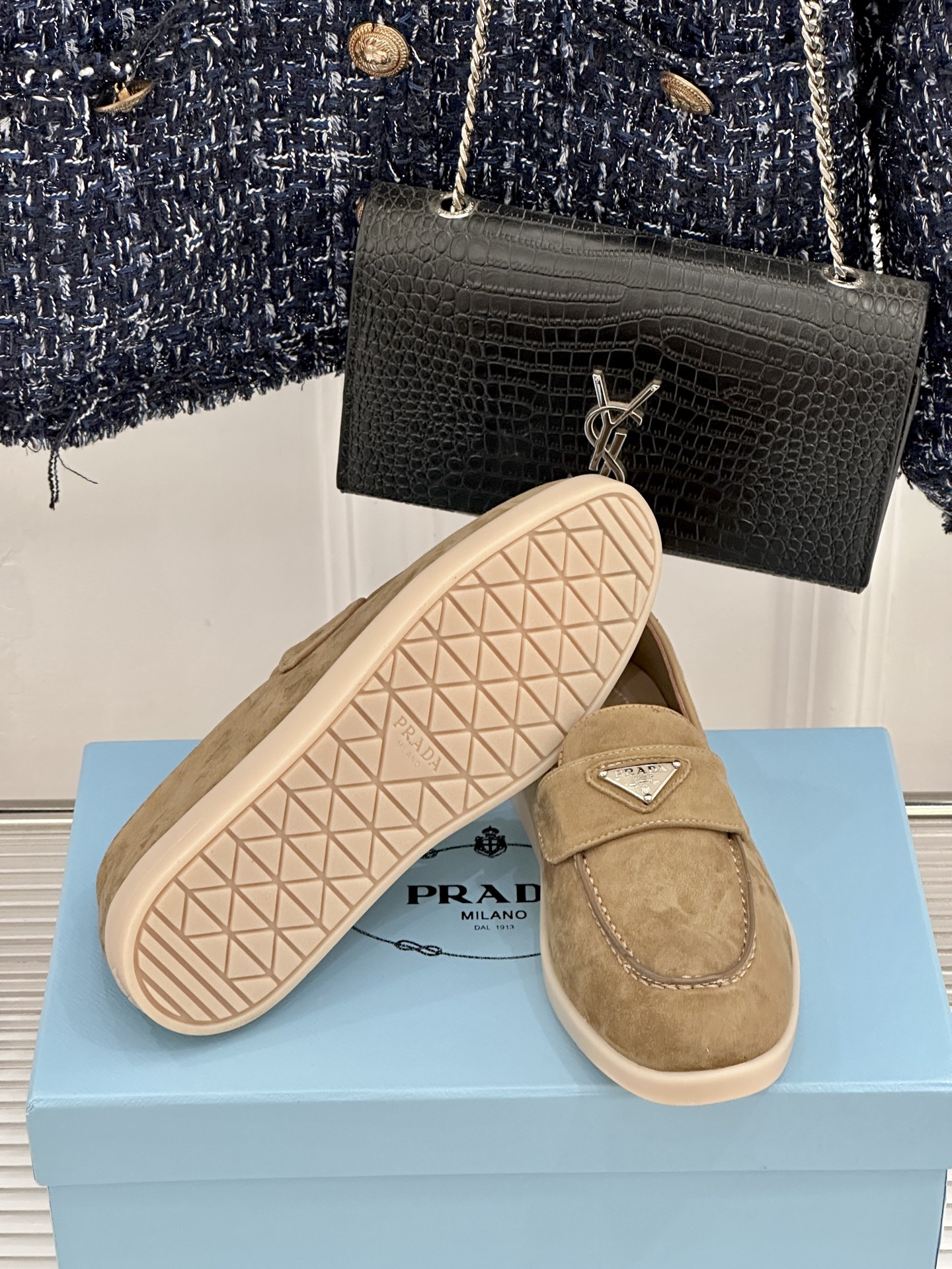 Prada/普拉达26WF新品复古老钱风三角标情侣款乐福鞋意式奢雅与现代休闲的完美融合情侣同款定格低调高