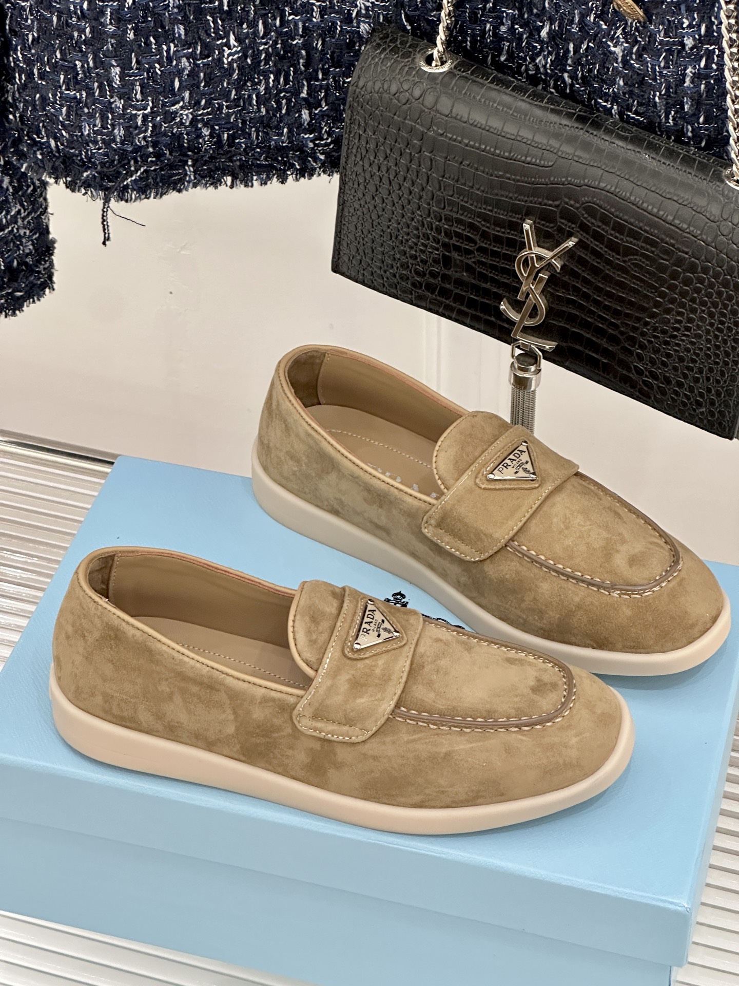 Prada/普拉达26WF新品复古老钱风三角标情侣款乐福鞋意式奢雅与现代休闲的完美融合情侣同款定格低调高