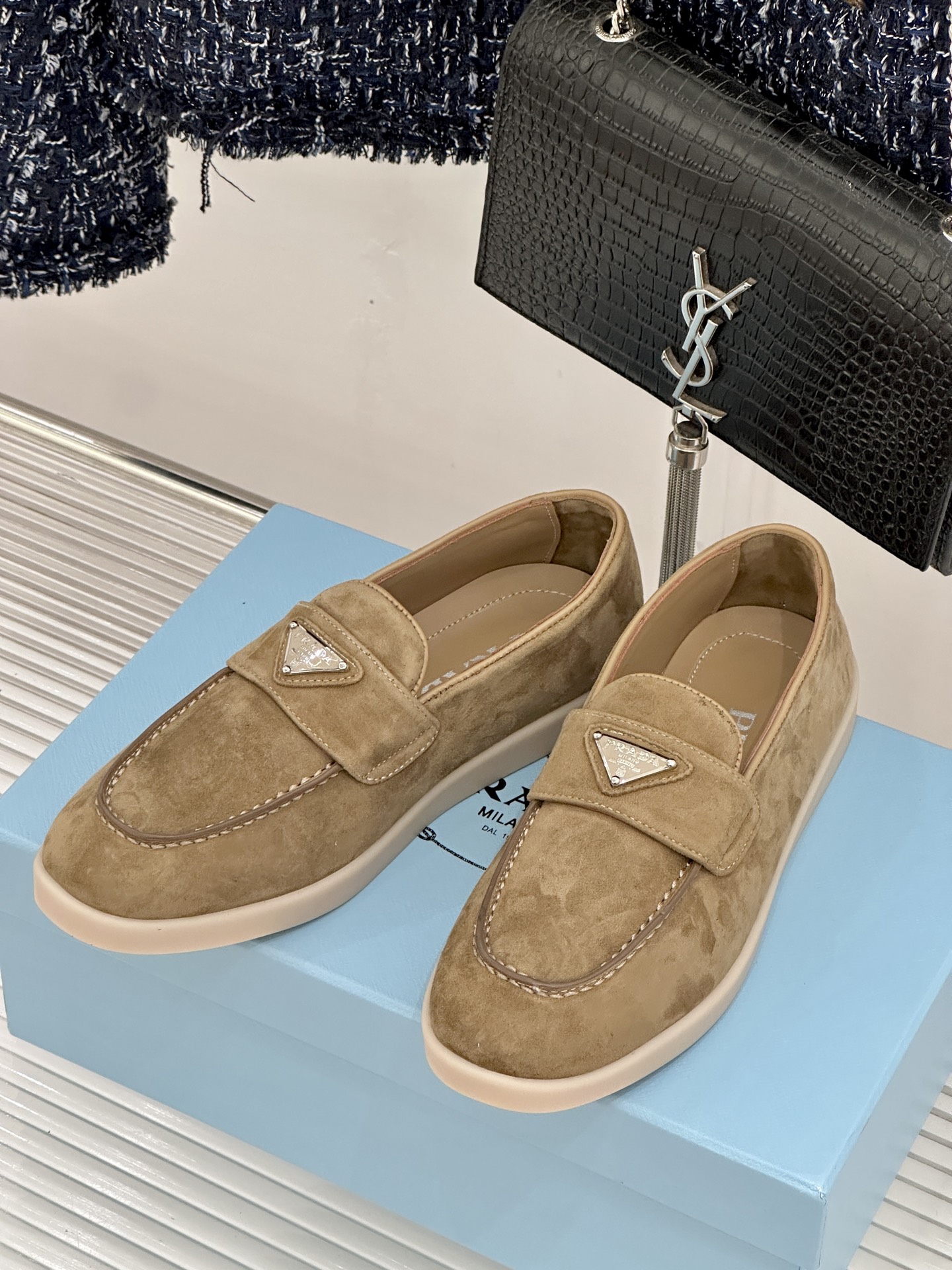 Prada/普拉达26WF新品复古老钱风三角标情侣款乐福鞋意式奢雅与现代休闲的完美融合情侣同款定格低调高