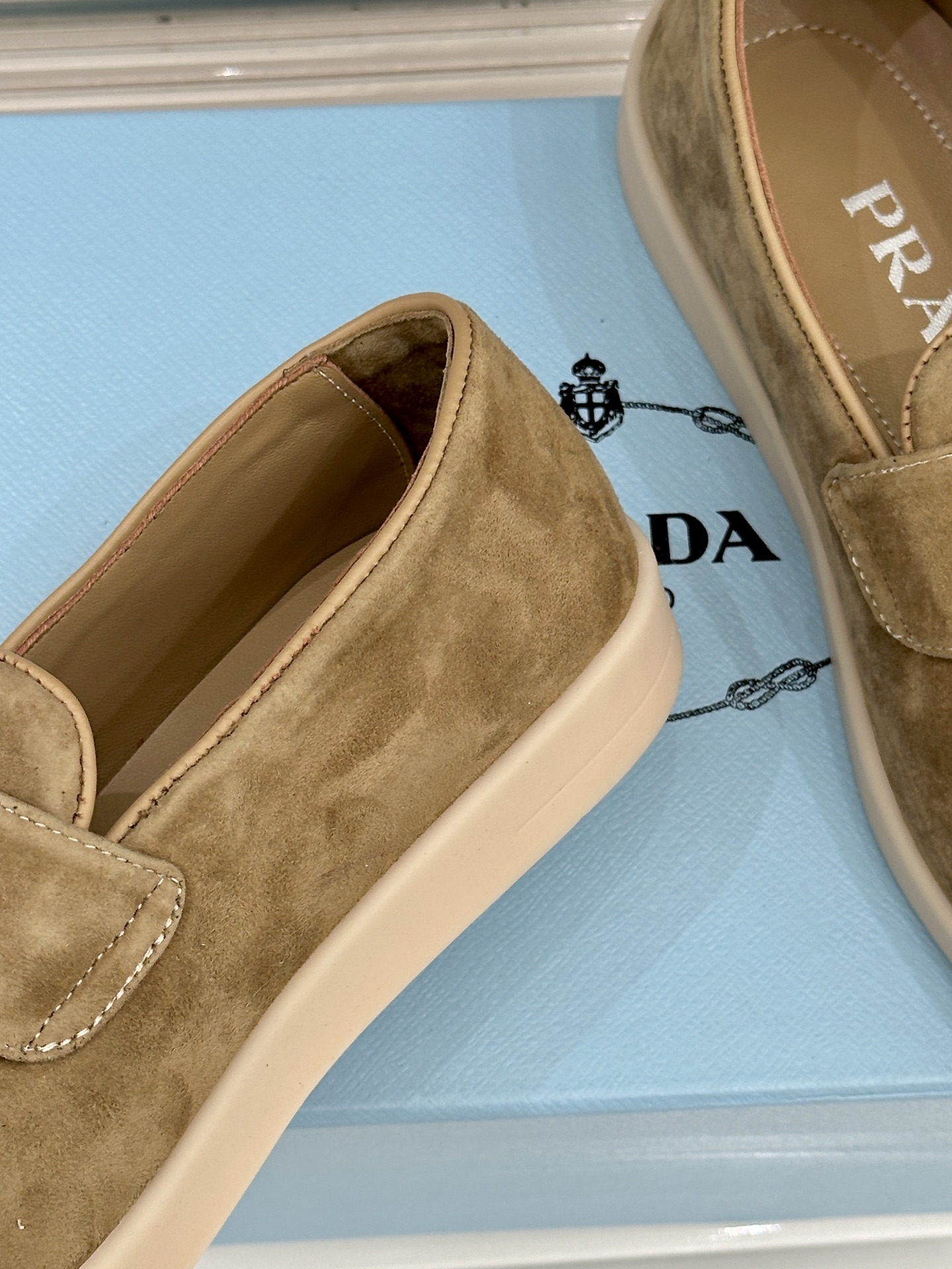 Prada/普拉达26WF新品复古老钱风三角标情侣款乐福鞋意式奢雅与现代休闲的完美融合情侣同款定格低调高
