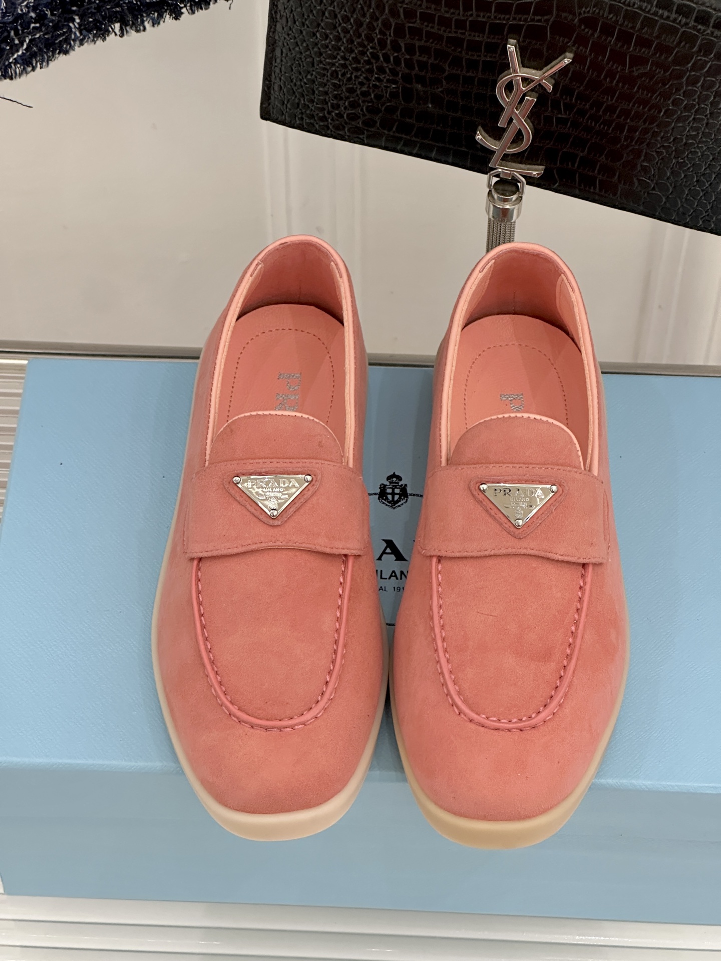 Prada/普拉达26WF新品复古老钱风三角标情侣款乐福鞋意式奢雅与现代休闲的完美融合情侣同款定格低调高