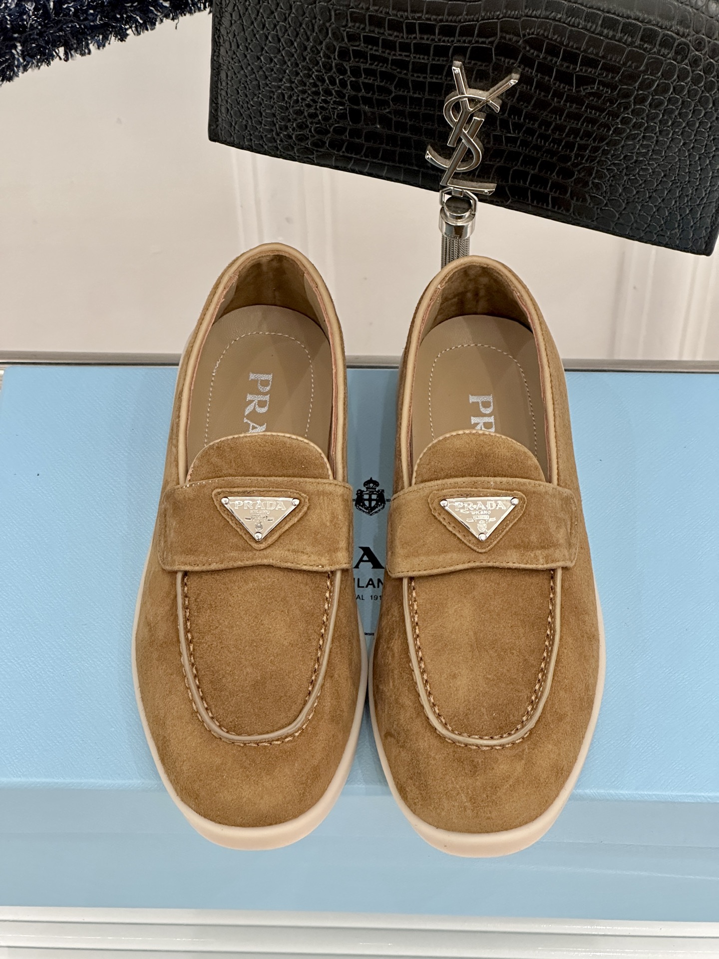 Prada/普拉达26WF新品复古老钱风三角标情侣款乐福鞋意式奢雅与现代休闲的完美融合情侣同款定格低调高