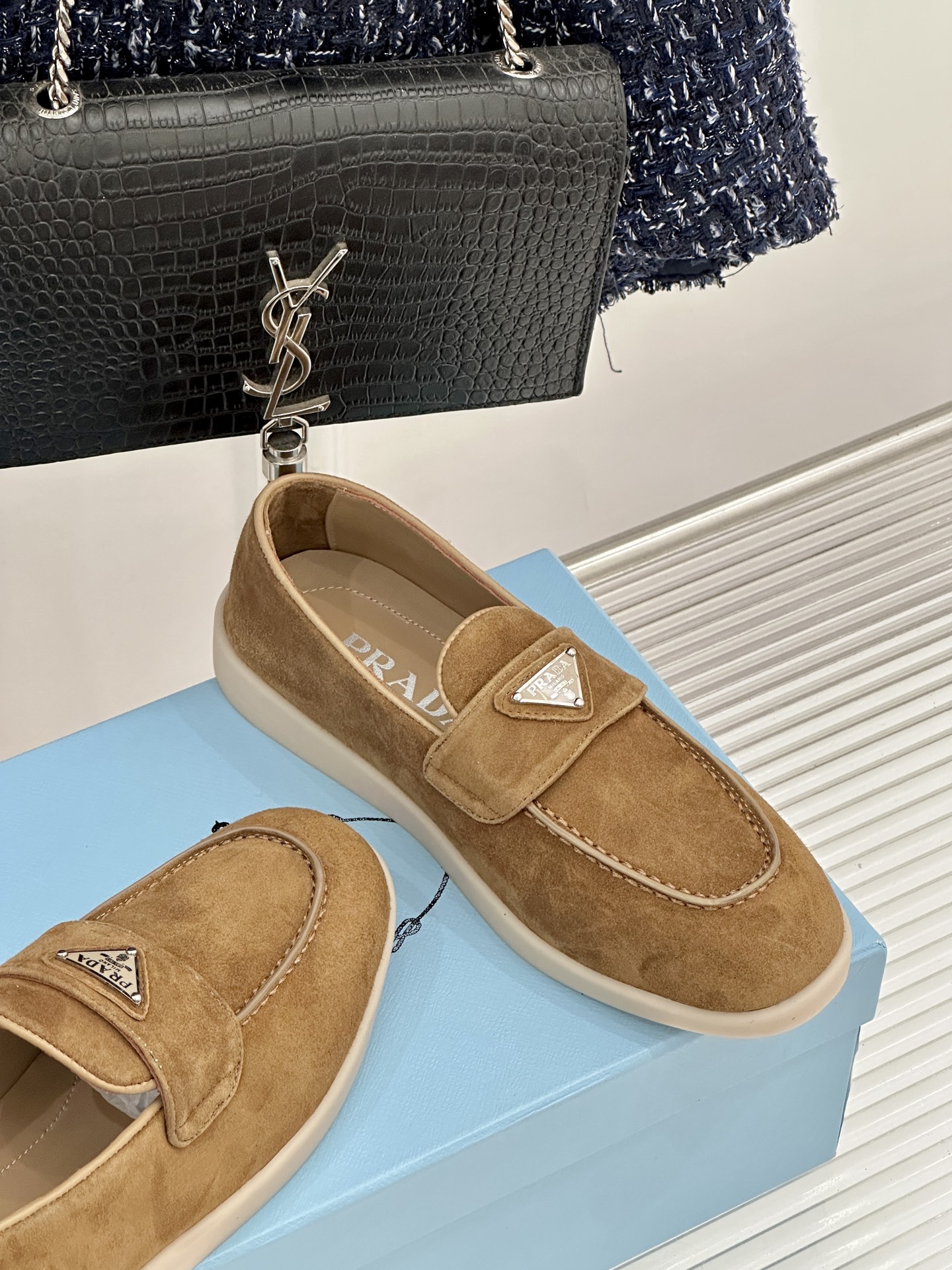Prada/普拉达26WF新品复古老钱风三角标情侣款乐福鞋意式奢雅与现代休闲的完美融合情侣同款定格低调高