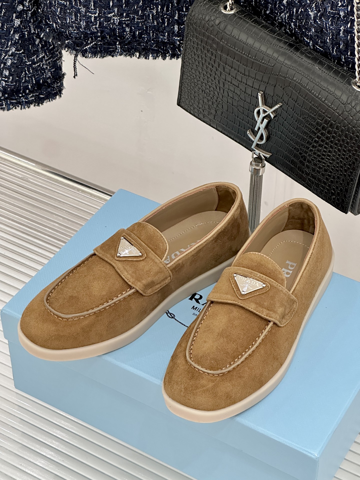 Prada/普拉达26WF新品复古老钱风三角标情侣款乐福鞋意式奢雅与现代休闲的完美融合情侣同款定格低调高