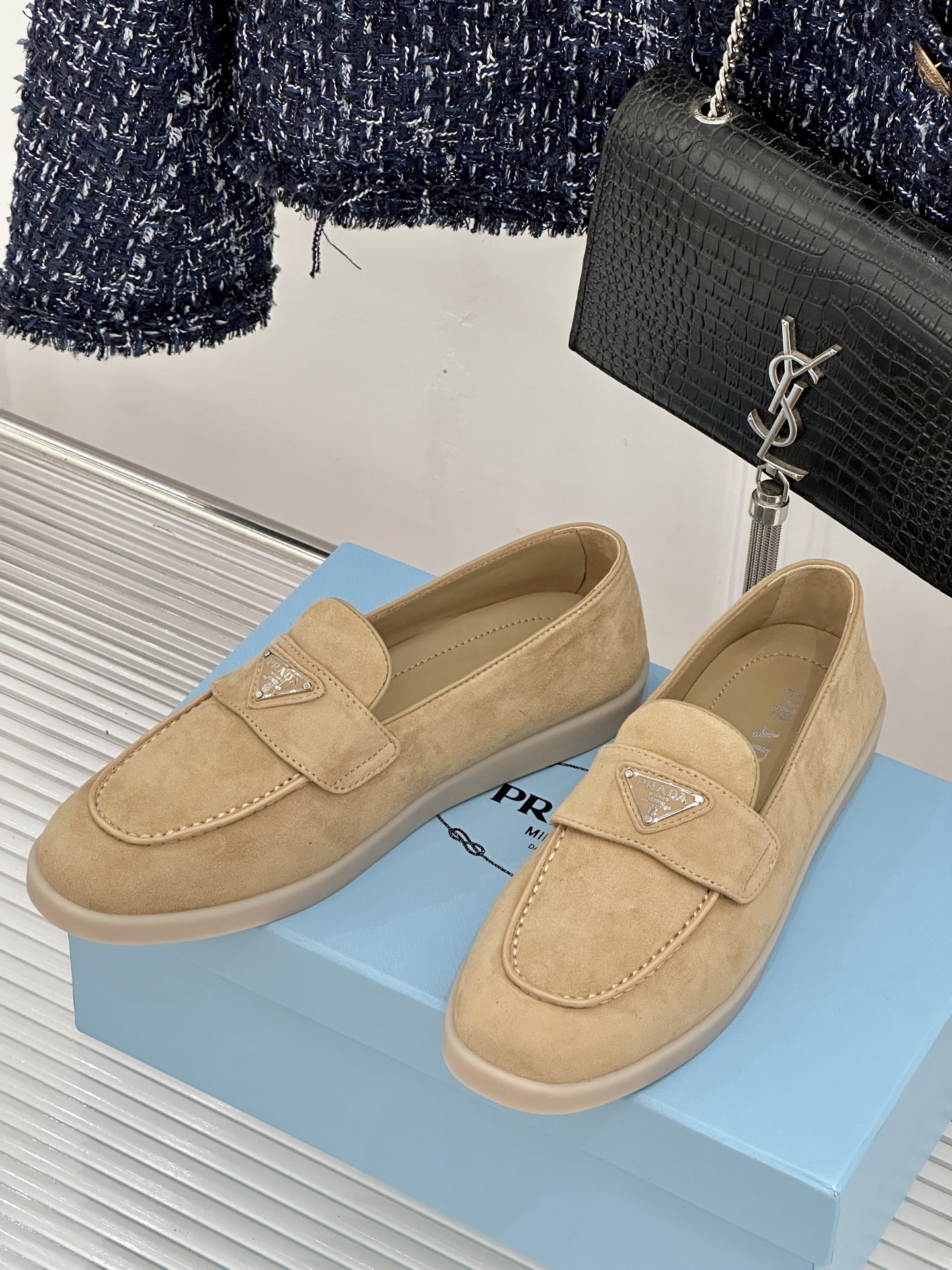 Prada/普拉达26WF新品复古老钱风三角标情侣款乐福鞋意式奢雅与现代休闲的完美融合情侣同款定格低调高