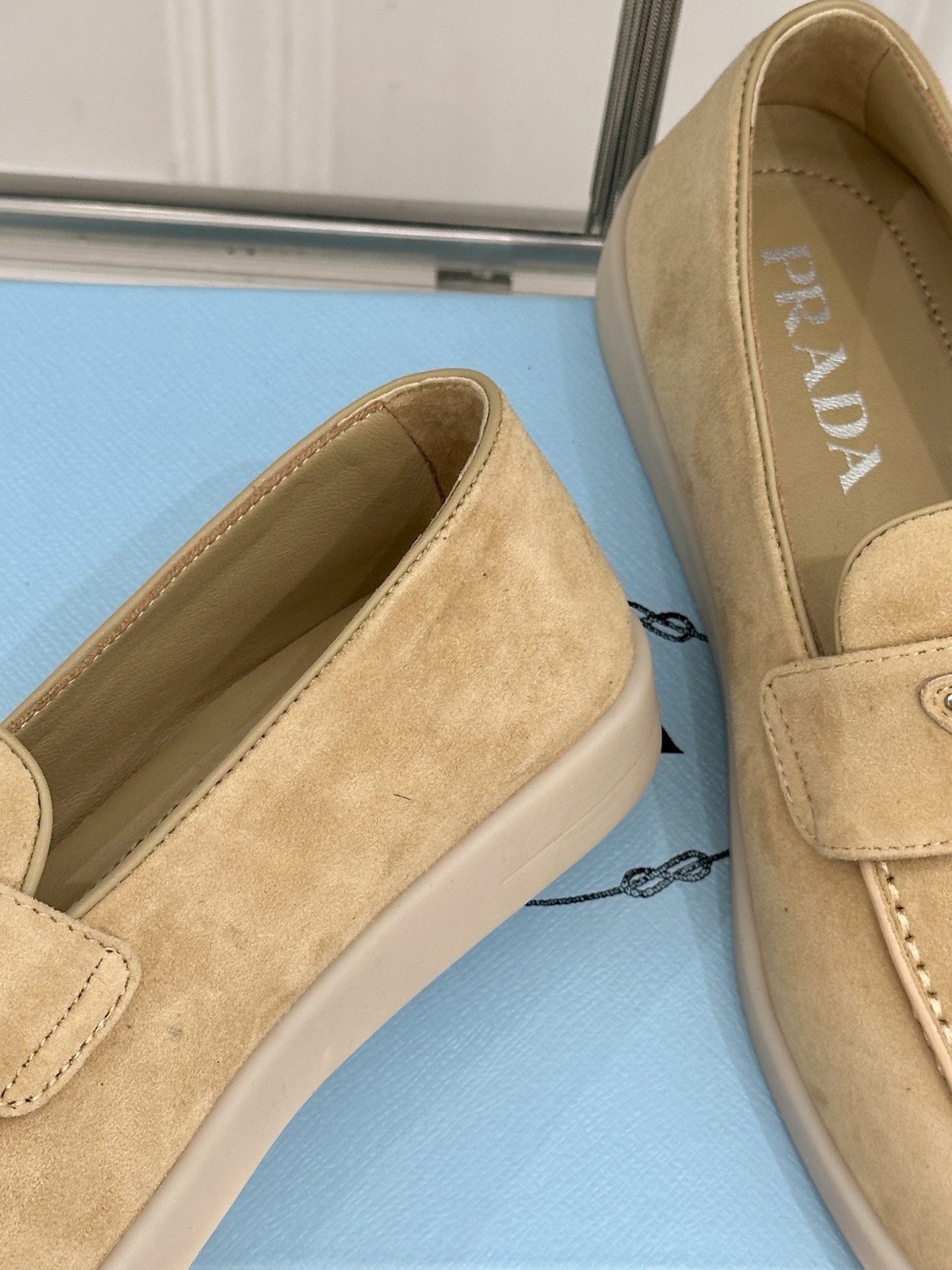 Prada/普拉达26WF新品复古老钱风三角标情侣款乐福鞋意式奢雅与现代休闲的完美融合情侣同款定格低调高