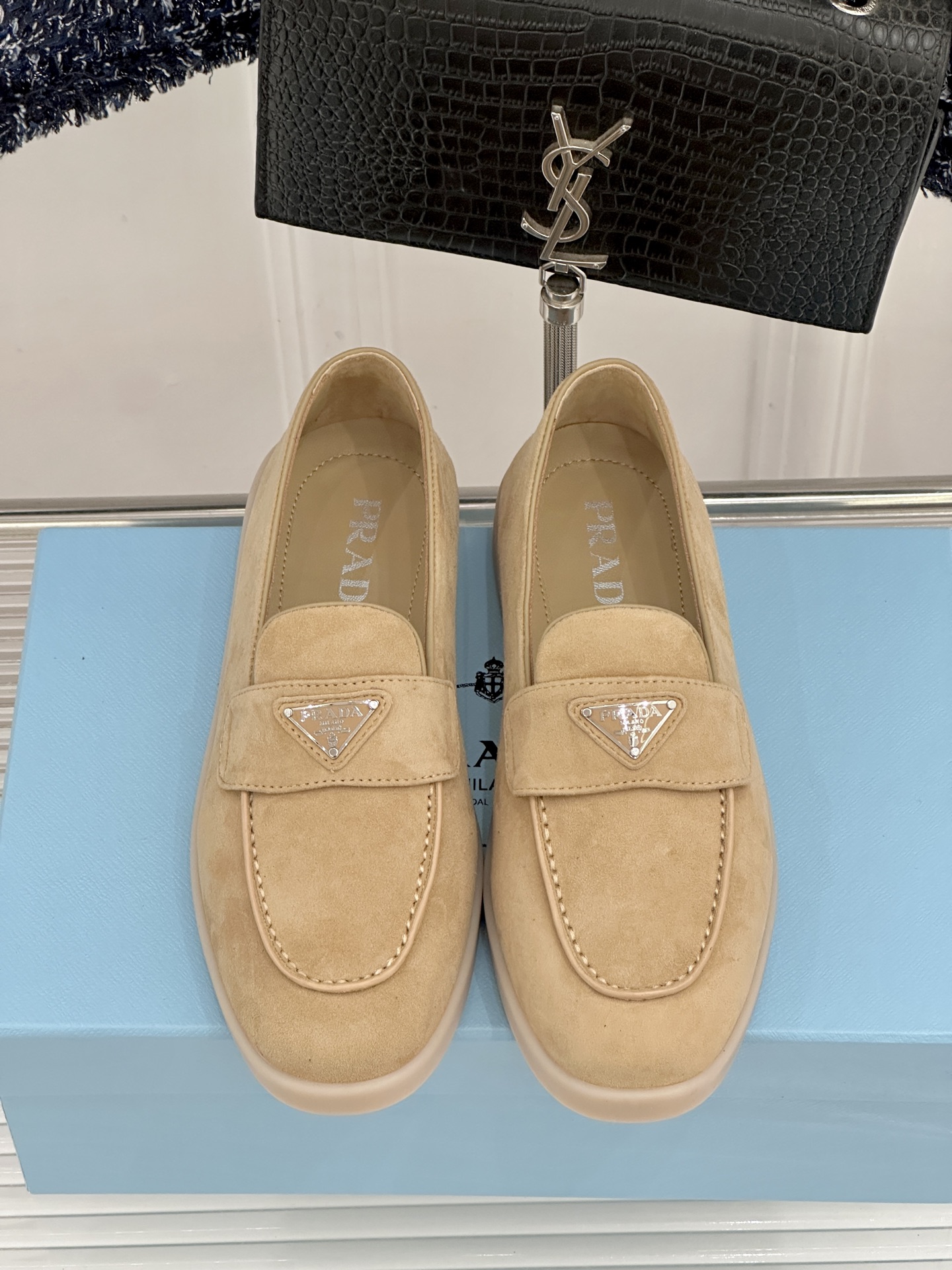 Prada/普拉达26WF新品复古老钱风三角标情侣款乐福鞋意式奢雅与现代休闲的完美融合情侣同款定格低调高