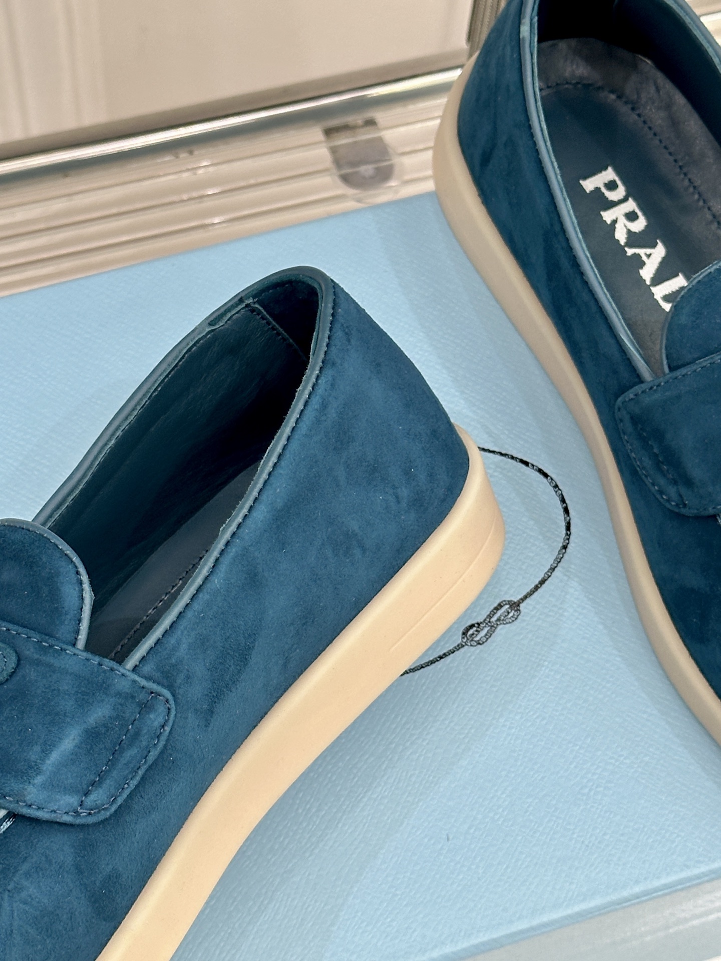 Prada/普拉达26WF新品复古老钱风三角标情侣款乐福鞋意式奢雅与现代休闲的完美融合情侣同款定格低调高
