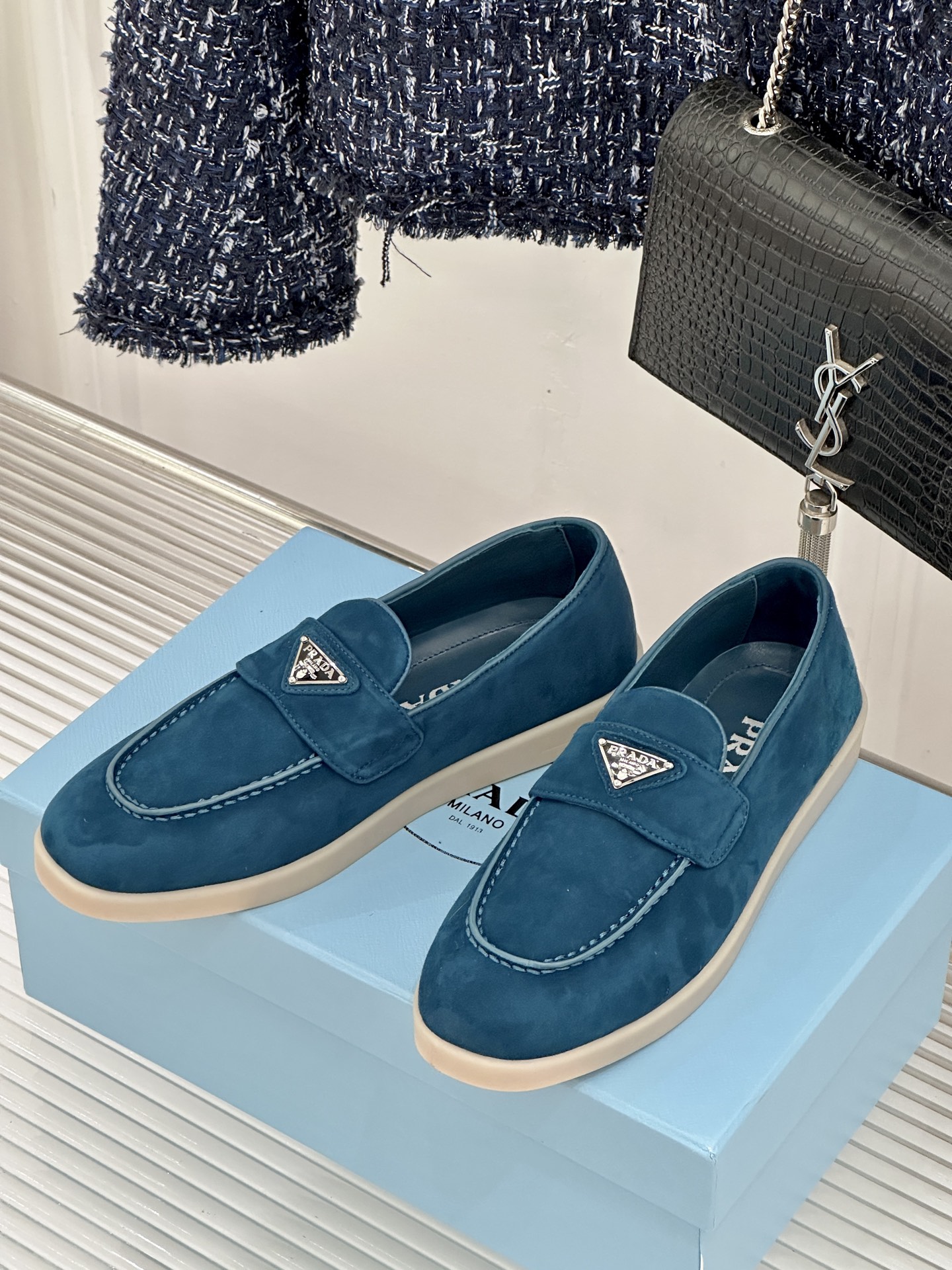 Prada/普拉达26WF新品复古老钱风三角标情侣款乐福鞋意式奢雅与现代休闲的完美融合情侣同款定格低调高