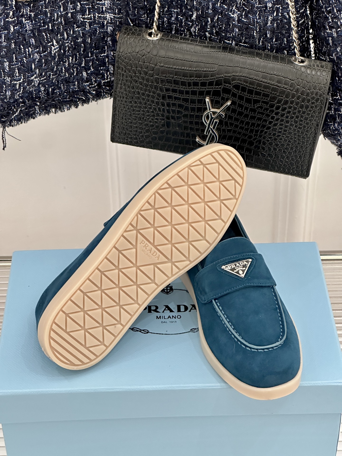 Prada/普拉达26WF新品复古老钱风三角标情侣款乐福鞋意式奢雅与现代休闲的完美融合情侣同款定格低调高