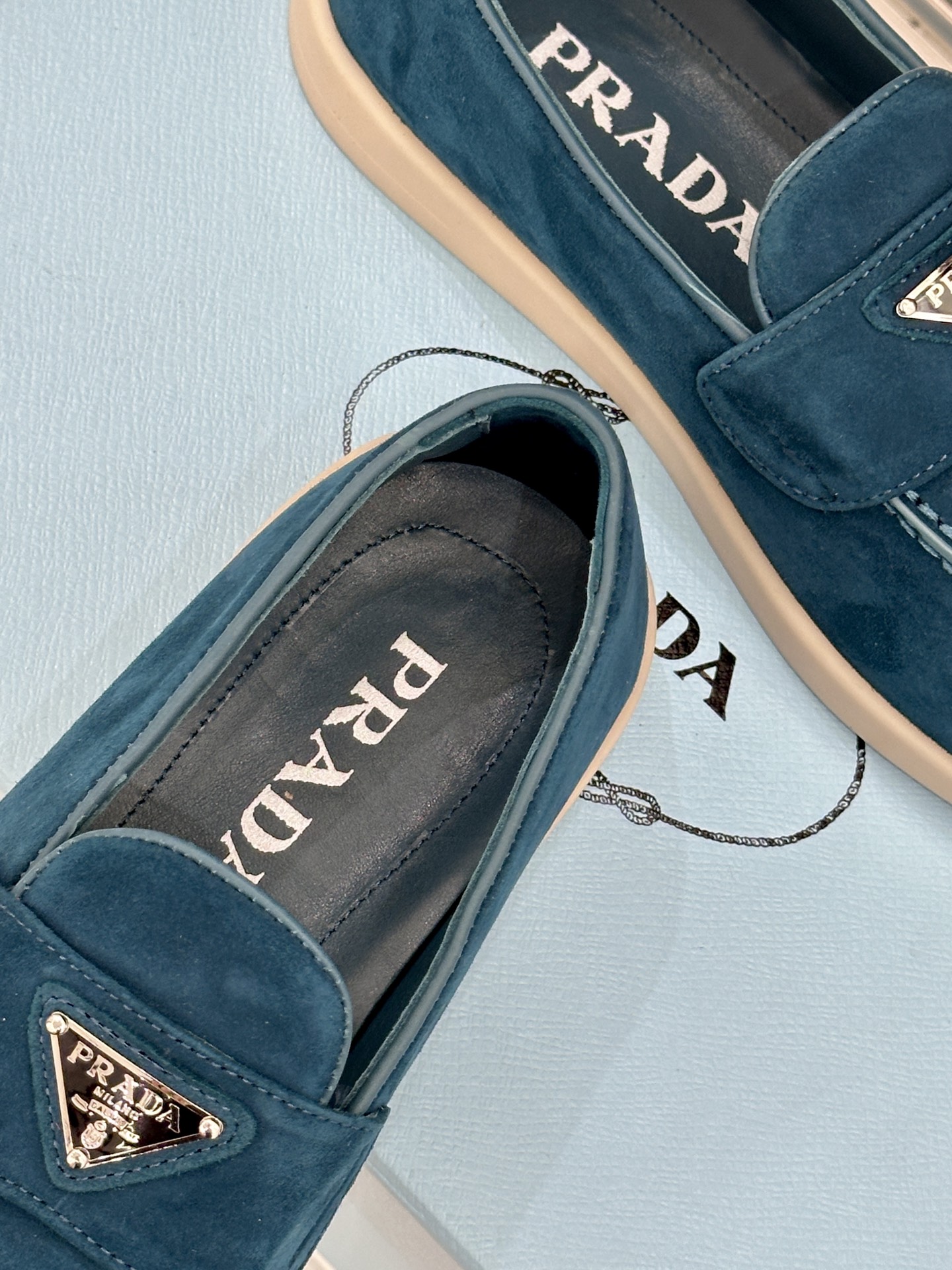 Prada/普拉达26WF新品复古老钱风三角标情侣款乐福鞋意式奢雅与现代休闲的完美融合情侣同款定格低调高
