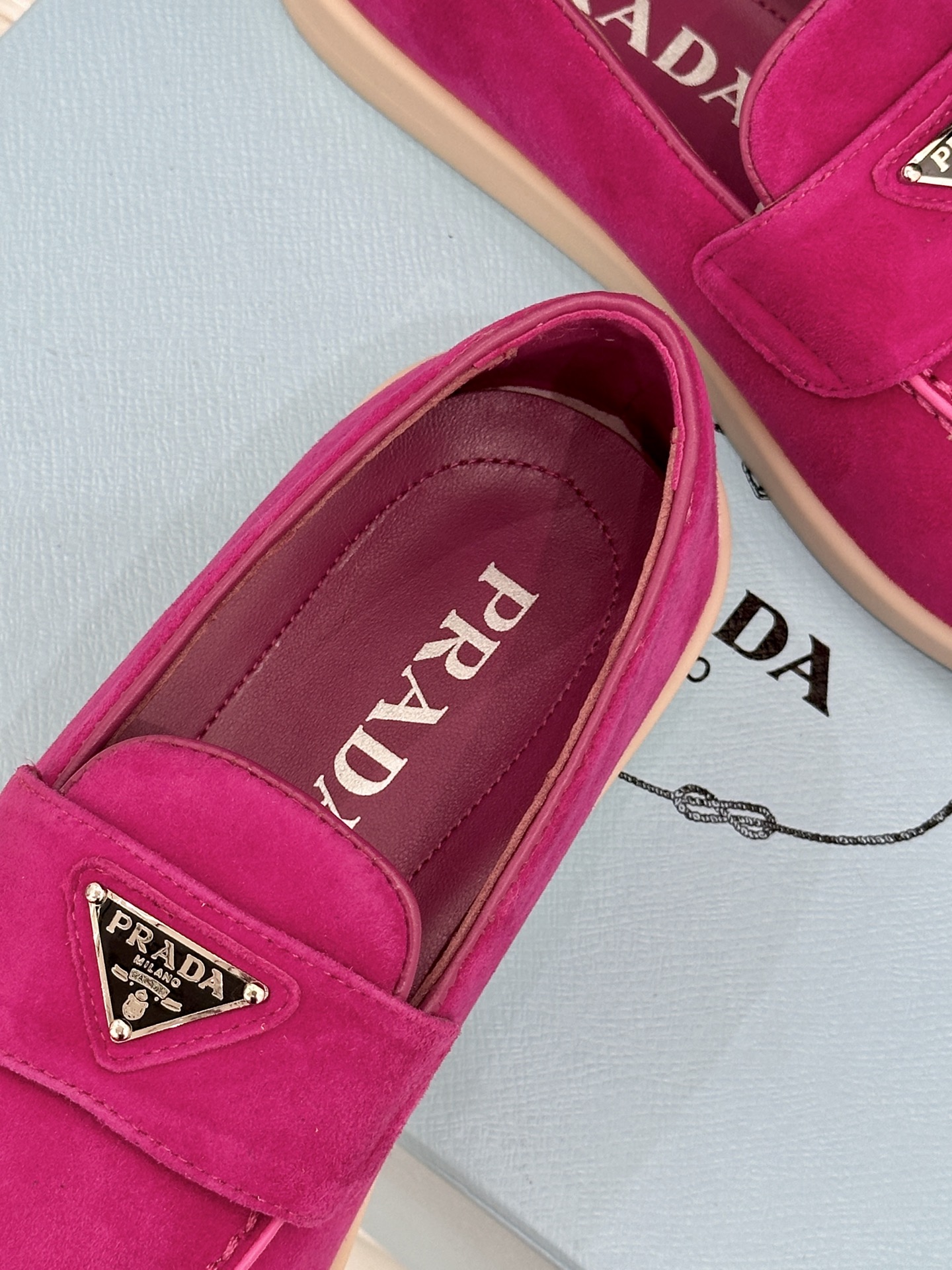 Prada/普拉达26WF新品复古老钱风三角标情侣款乐福鞋意式奢雅与现代休闲的完美融合情侣同款定格低调高