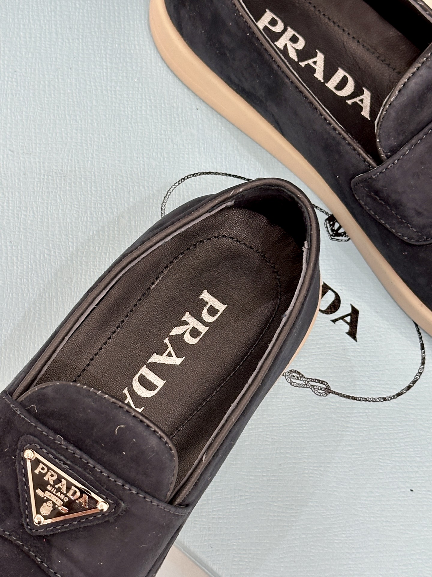 Prada/普拉达26WF新品复古老钱风三角标情侣款乐福鞋意式奢雅与现代休闲的完美融合情侣同款定格低调高