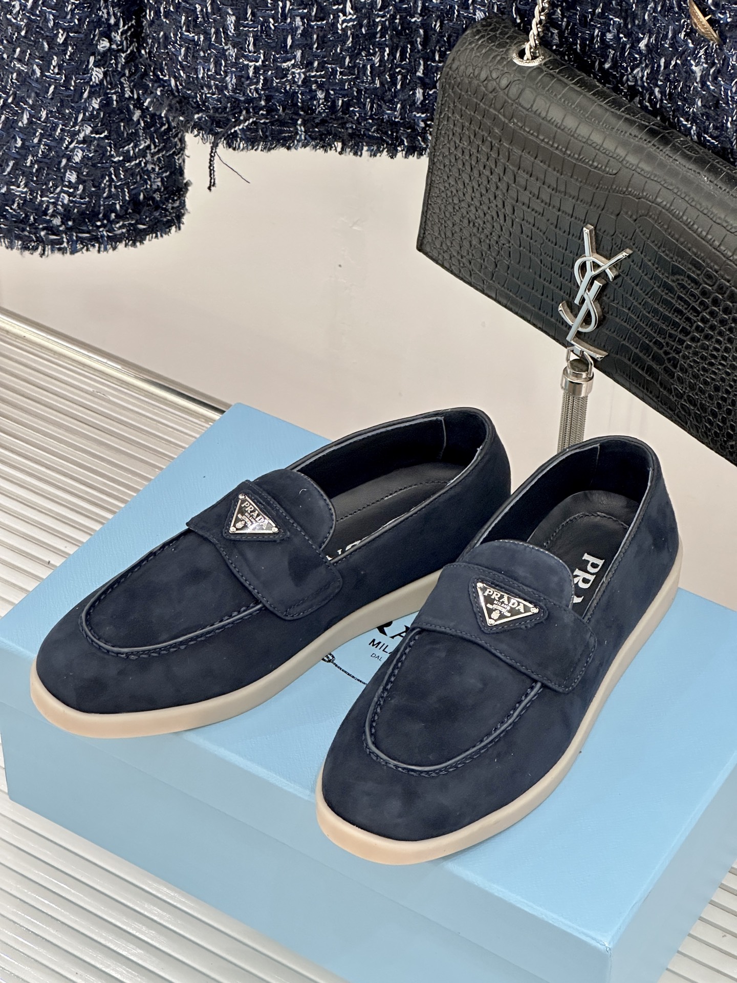 Prada/普拉达26WF新品复古老钱风三角标情侣款乐福鞋意式奢雅与现代休闲的完美融合情侣同款定格低调高