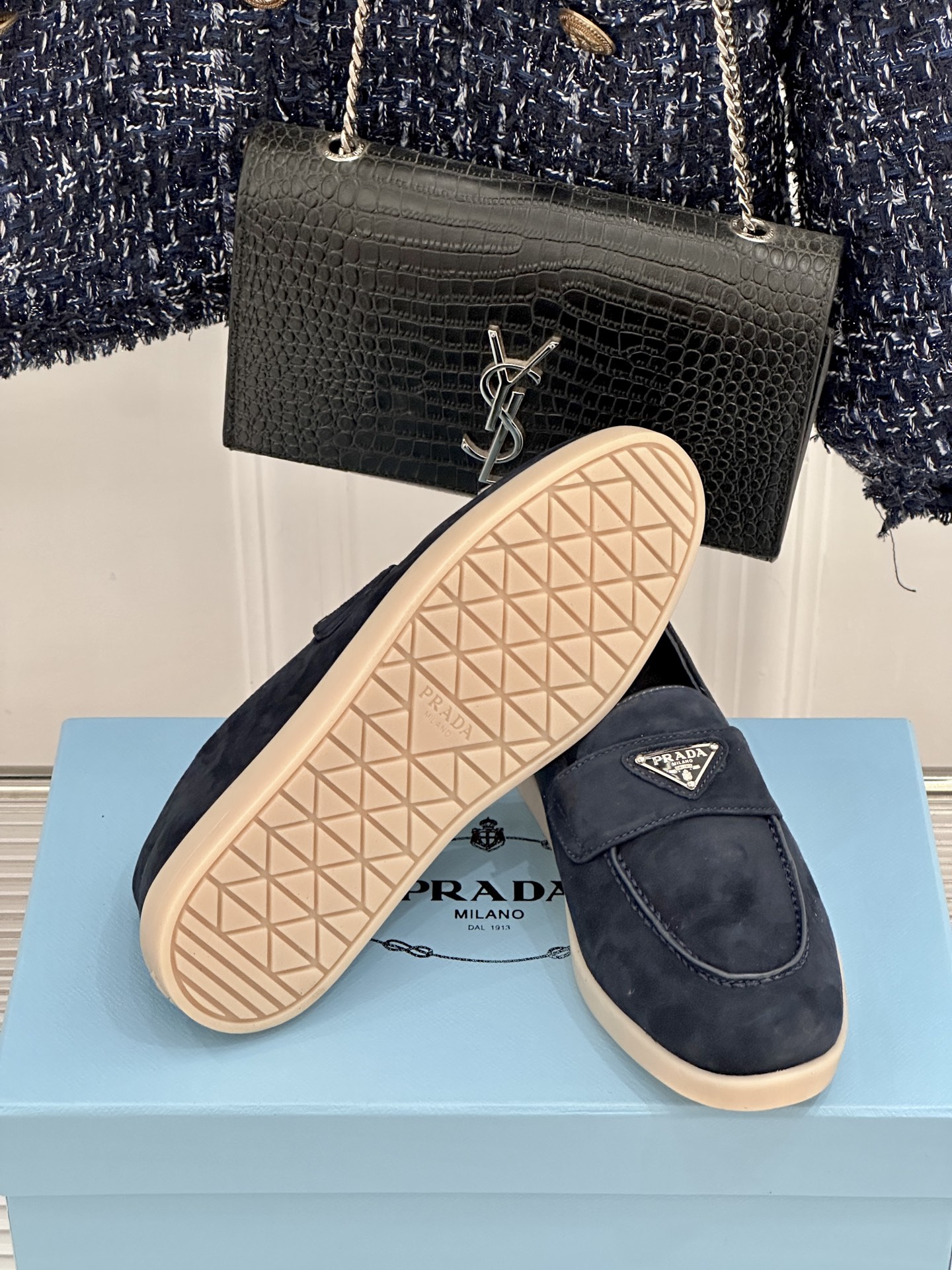Prada/普拉达26WF新品复古老钱风三角标情侣款乐福鞋意式奢雅与现代休闲的完美融合情侣同款定格低调高