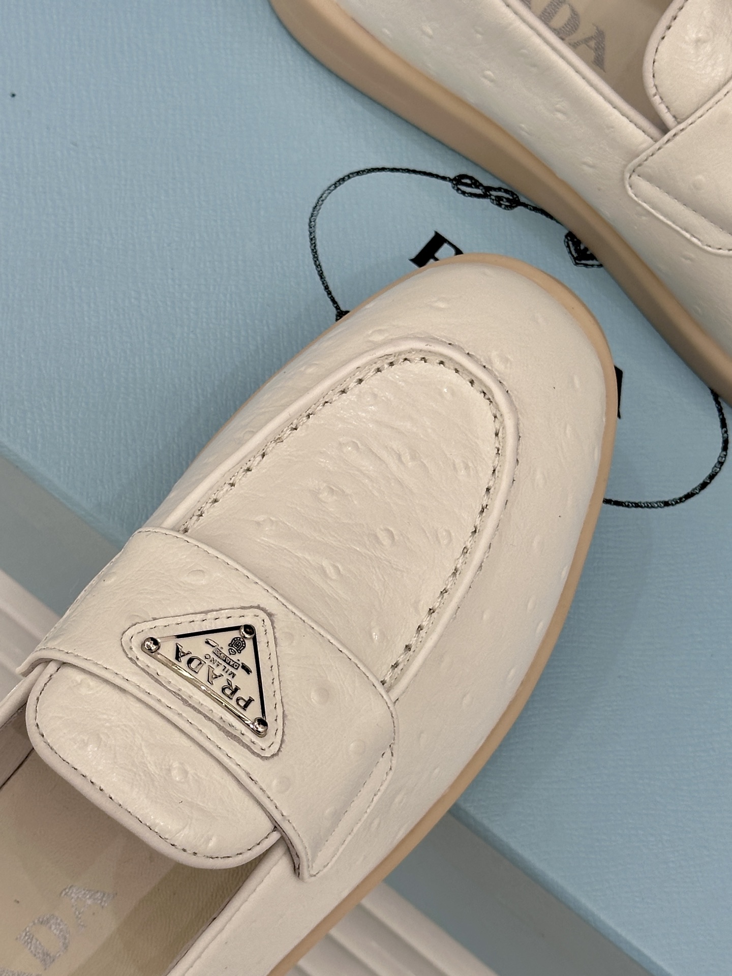 Prada/普拉达26WF新品复古老钱风三角标情侣款乐福鞋意式奢雅与现代休闲的完美融合情侣同款定格低调高
