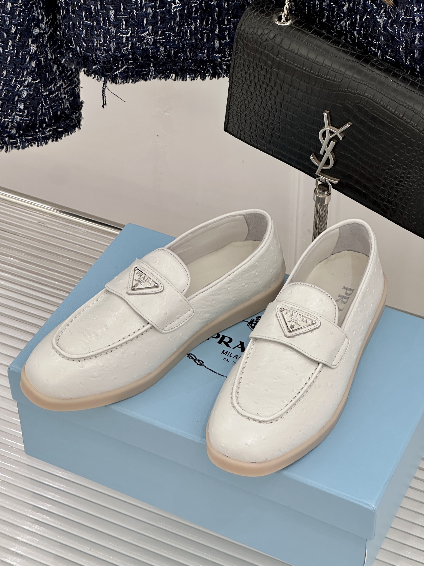 Prada/普拉达26WF新品复古老钱风三角标情侣款乐福鞋意式奢雅与现代休闲的完美融合情侣同款定格低调高