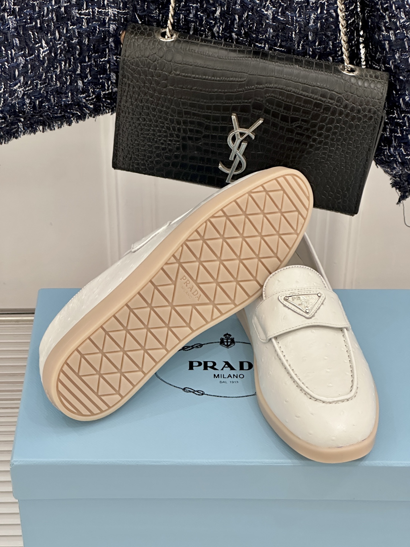 Prada/普拉达26WF新品复古老钱风三角标情侣款乐福鞋意式奢雅与现代休闲的完美融合情侣同款定格低调高