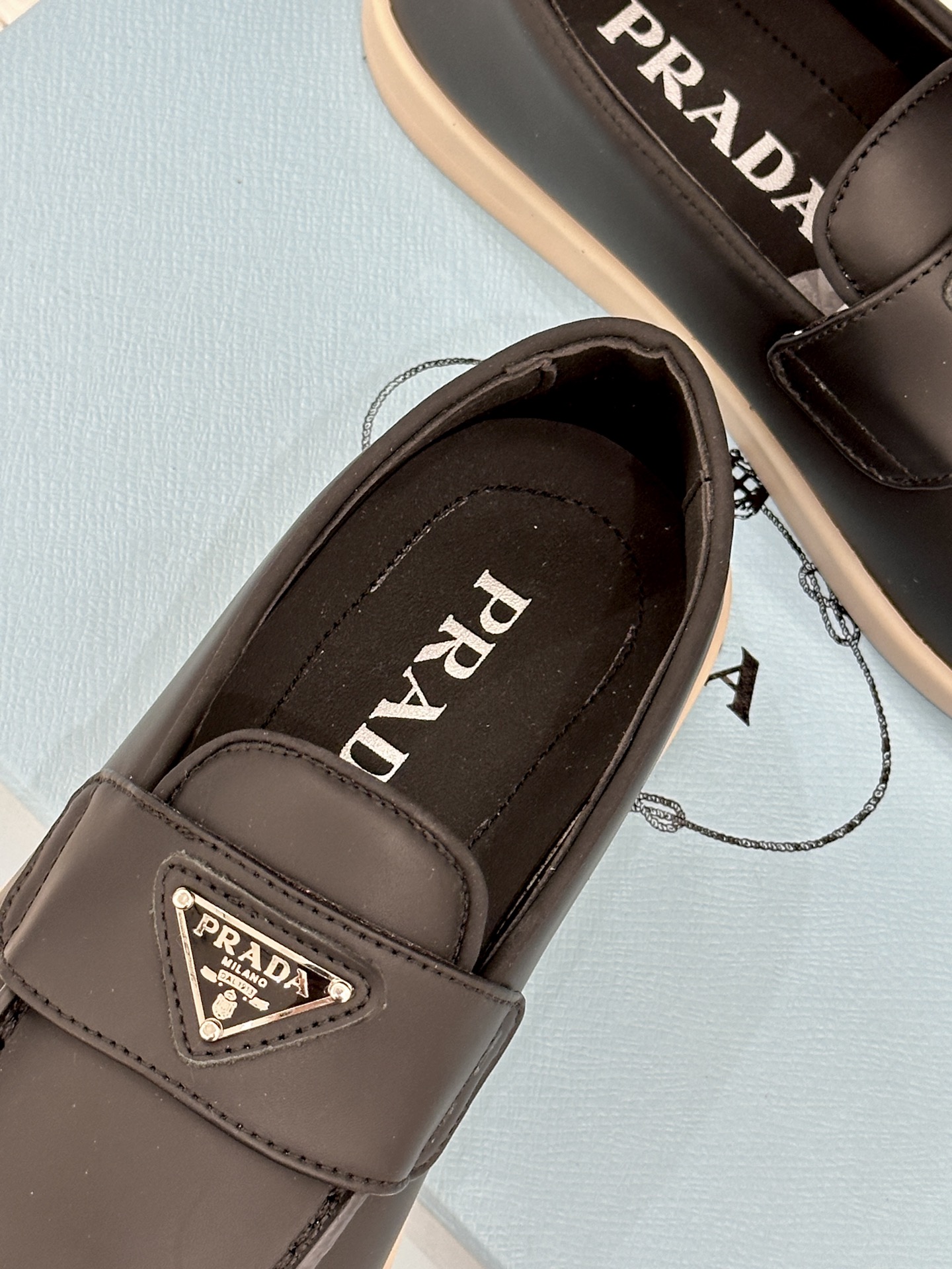Prada/普拉达26WF新品复古老钱风三角标情侣款乐福鞋意式奢雅与现代休闲的完美融合情侣同款定格低调高