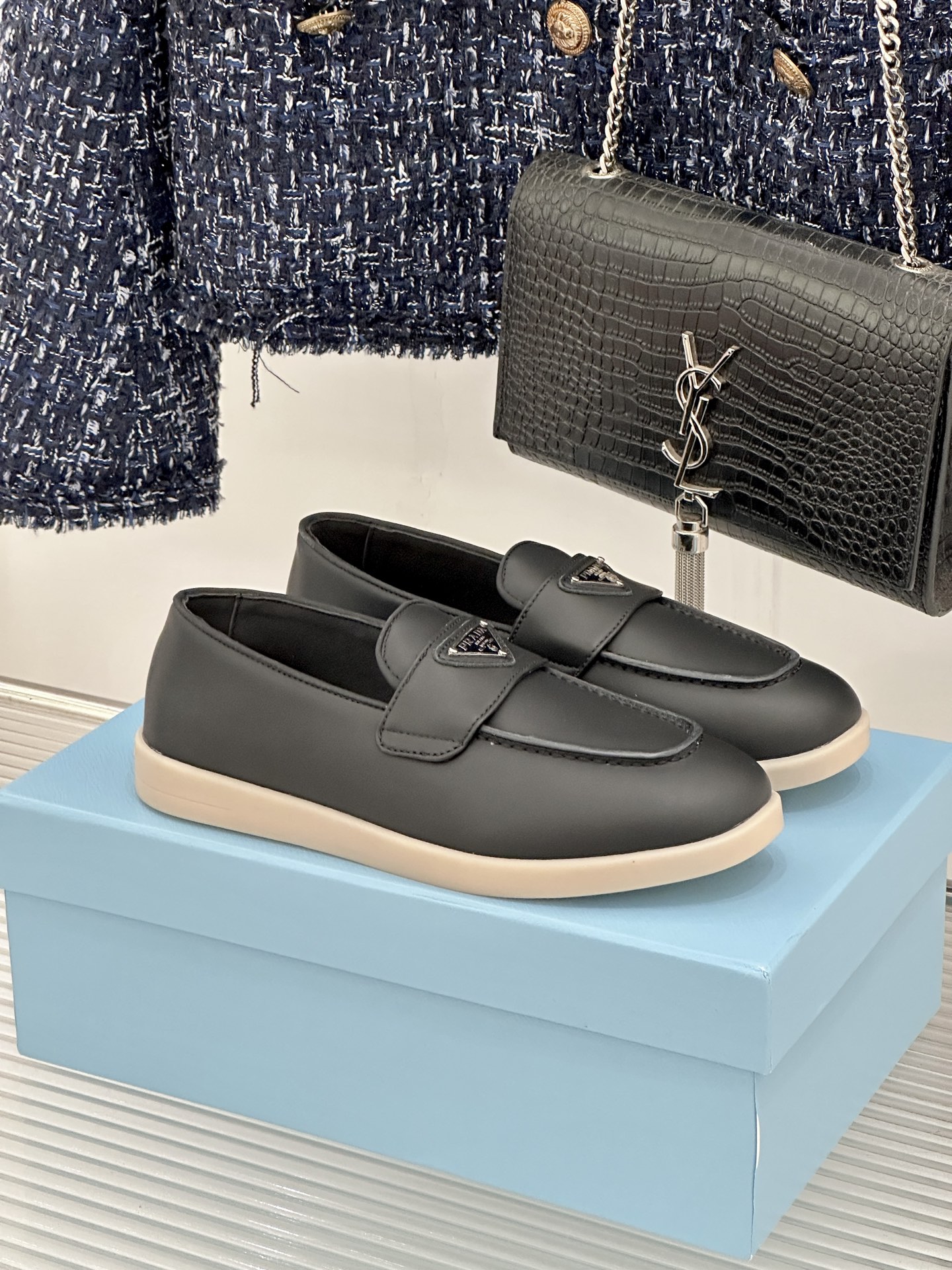 Prada/普拉达26WF新品复古老钱风三角标情侣款乐福鞋意式奢雅与现代休闲的完美融合情侣同款定格低调高