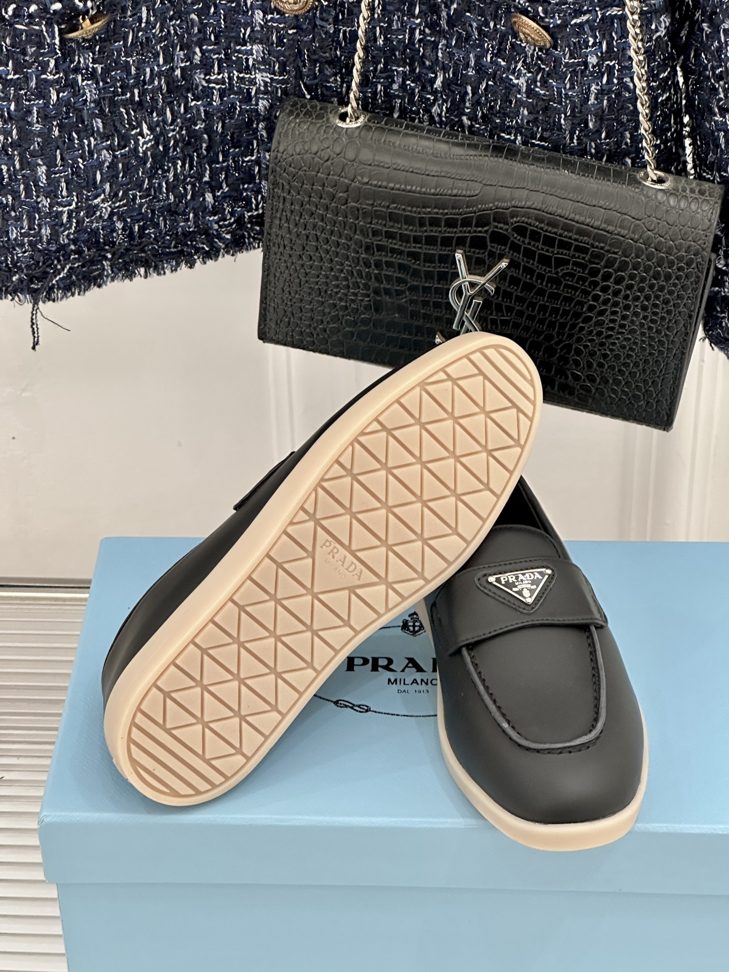 Prada/普拉达26WF新品复古老钱风三角标情侣款乐福鞋意式奢雅与现代休闲的完美融合情侣同款定格低调高