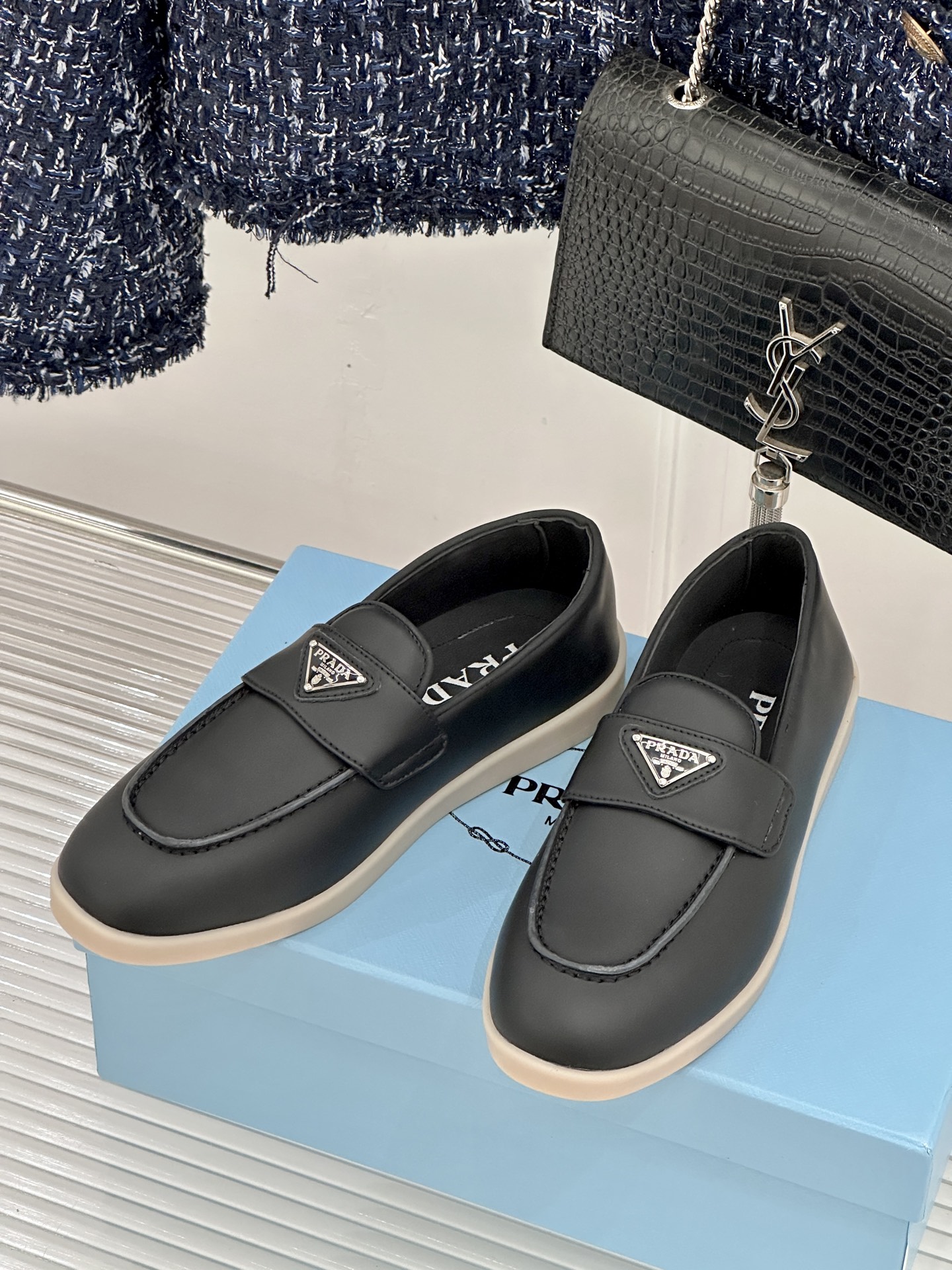 Prada/普拉达26WF新品复古老钱风三角标情侣款乐福鞋意式奢雅与现代休闲的完美融合情侣同款定格低调高